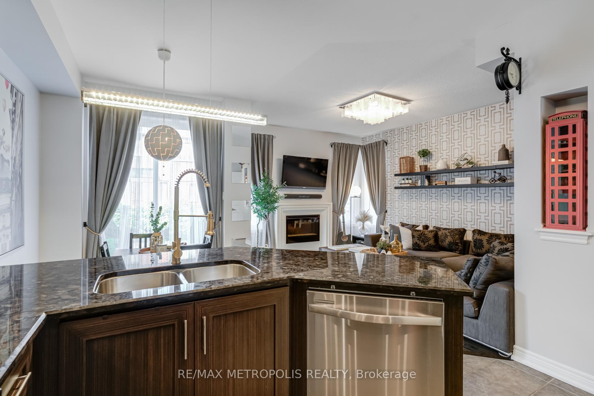 Photo 10 of 21 Sky Harbour Drive, Brampton, Bram West — HOMEH