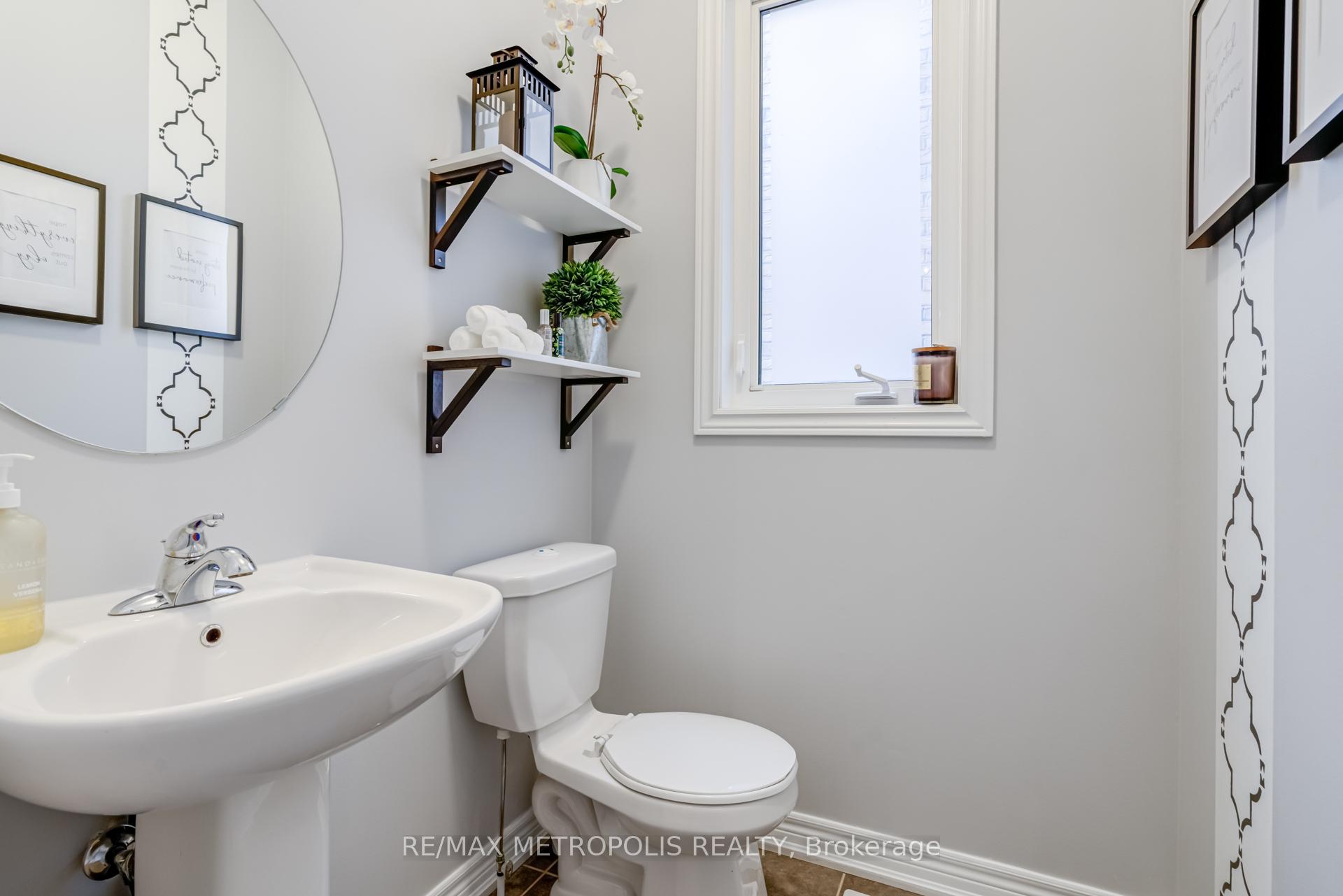 Photo 23 of 21 Sky Harbour Drive, Brampton, Bram West — HOMEH