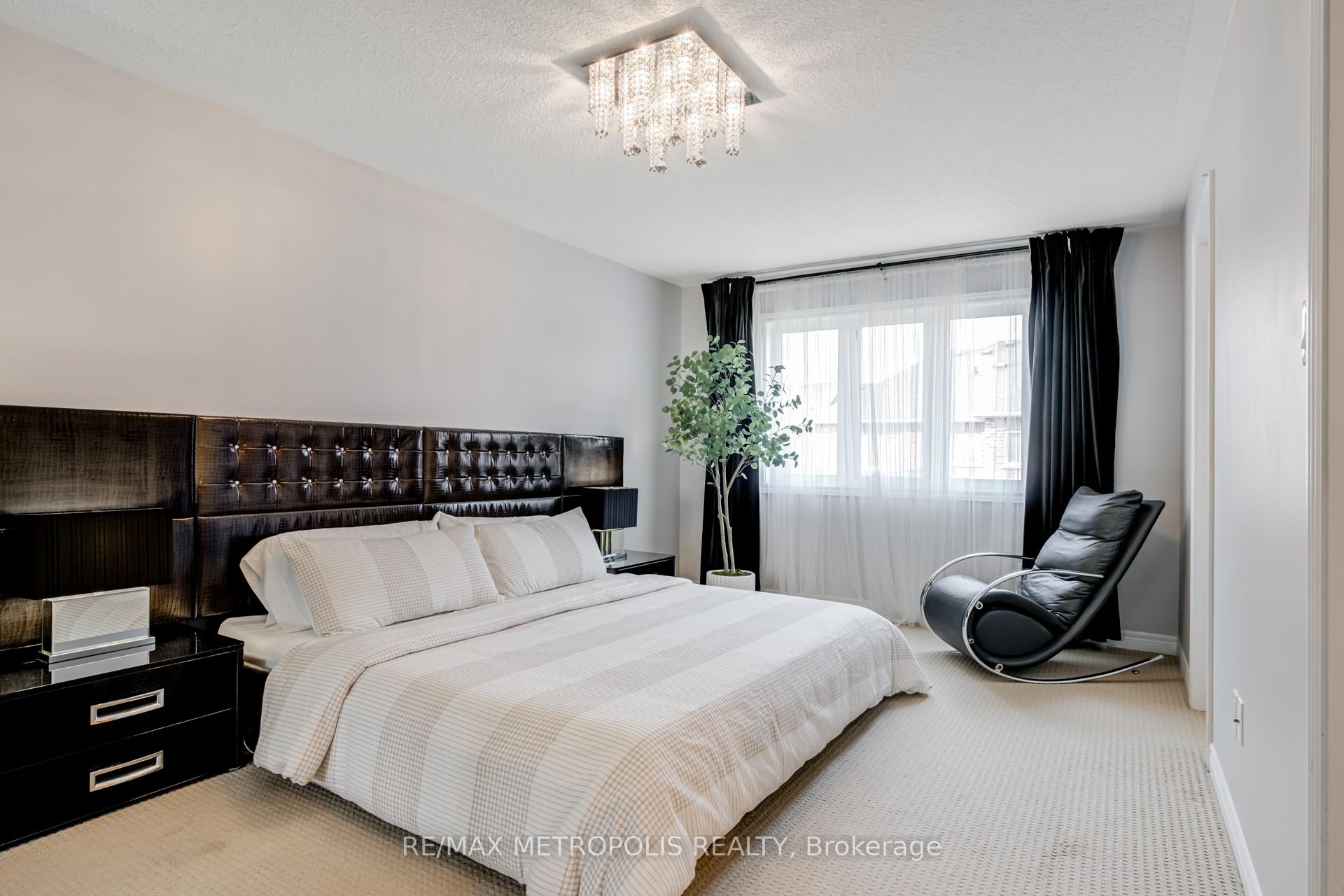 Photo 32 of 21 Sky Harbour Drive, Brampton, Bram West — HOMEH