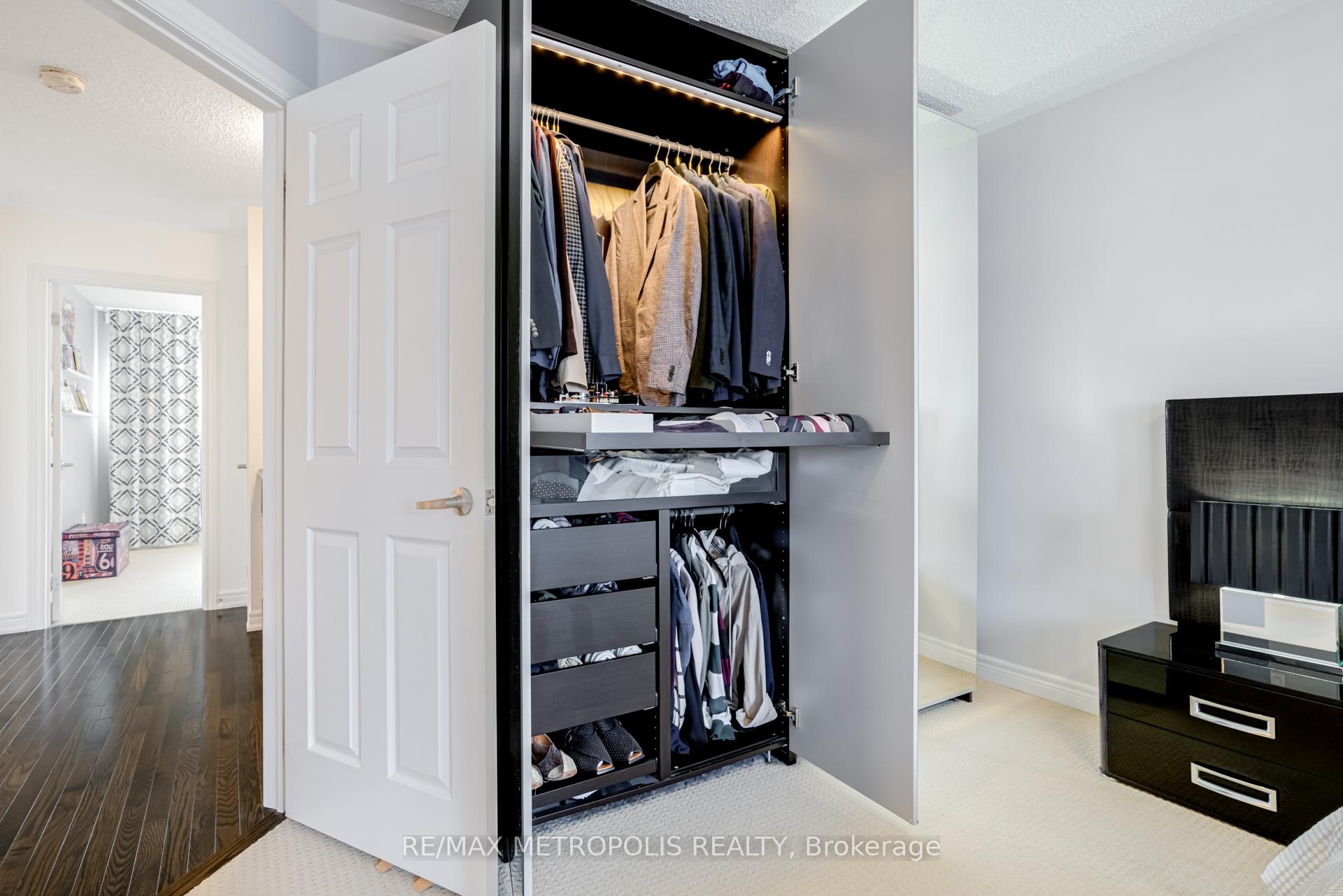 Photo 30 of 21 Sky Harbour Drive, Brampton, Bram West — HOMEH