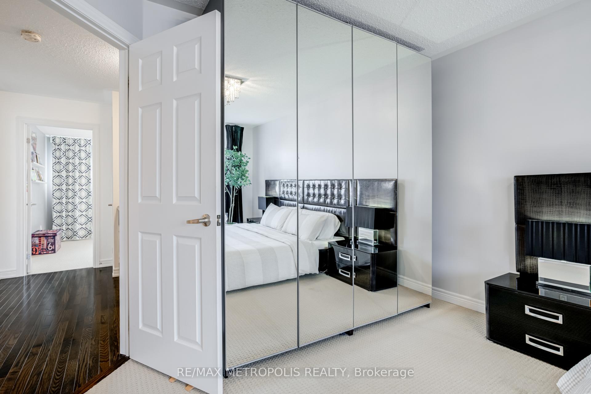 Photo 28 of 21 Sky Harbour Drive, Brampton, Bram West — HOMEH