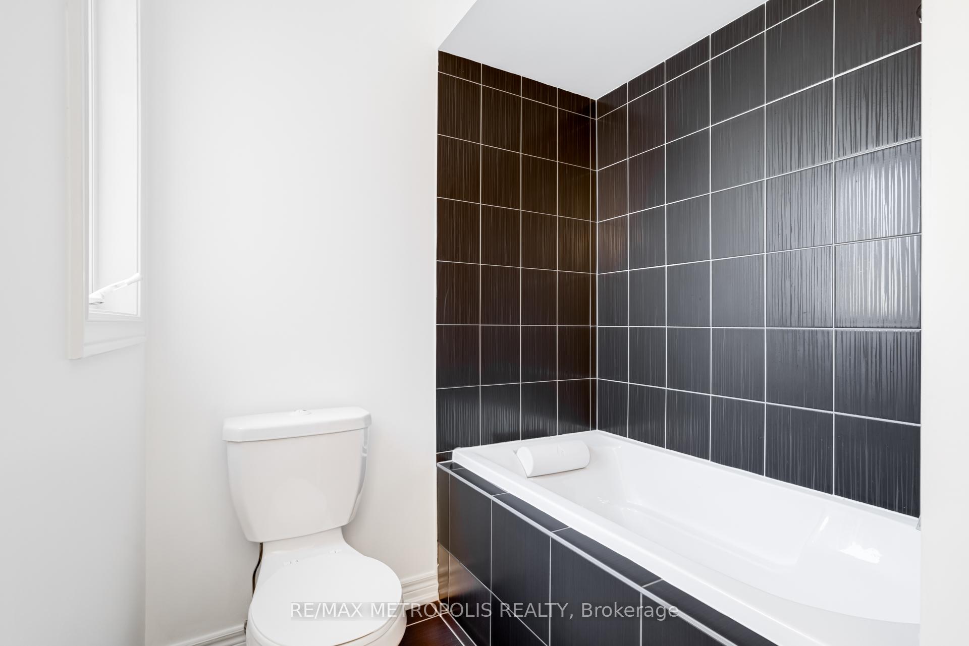 Photo 40 of 21 Sky Harbour Drive, Brampton, Bram West — HOMEH