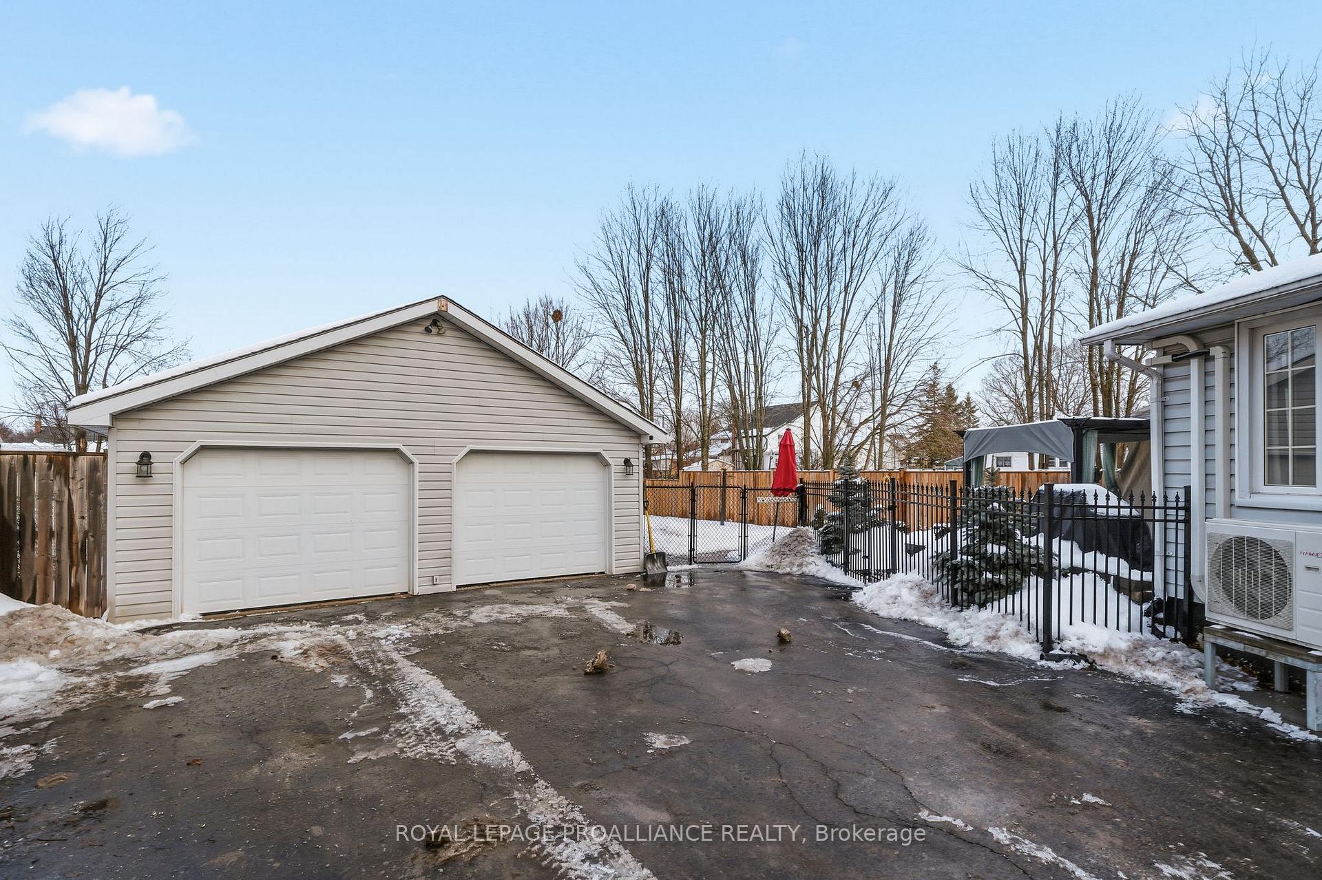 Photo 8 of 16 Benjamin Street, Belleville, Belleville Ward — HOMEH