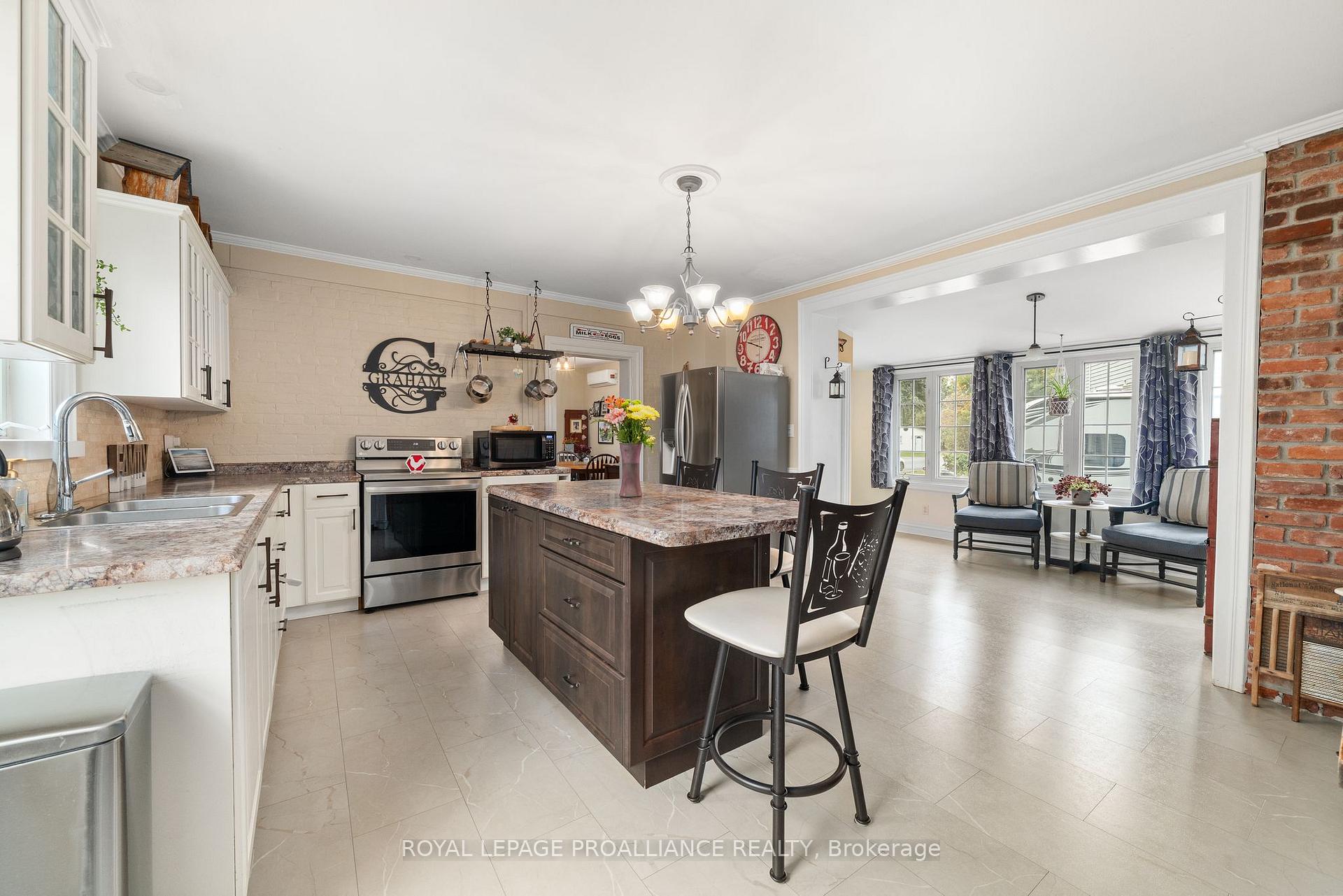 Photo 9 of 16 Benjamin Street, Belleville, Belleville Ward — HOMEH