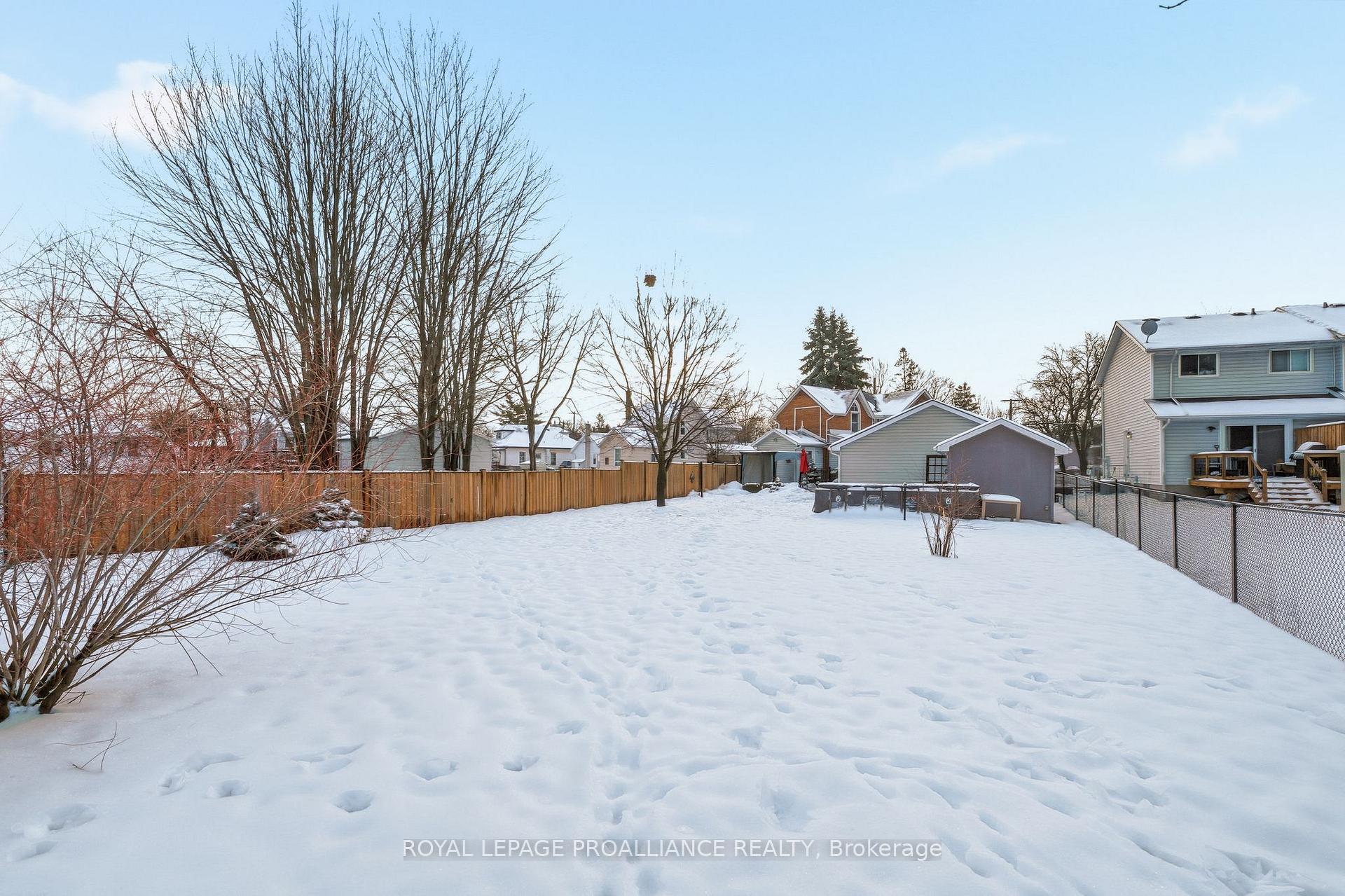 Photo 34 of 16 Benjamin Street, Belleville, Belleville Ward — HOMEH