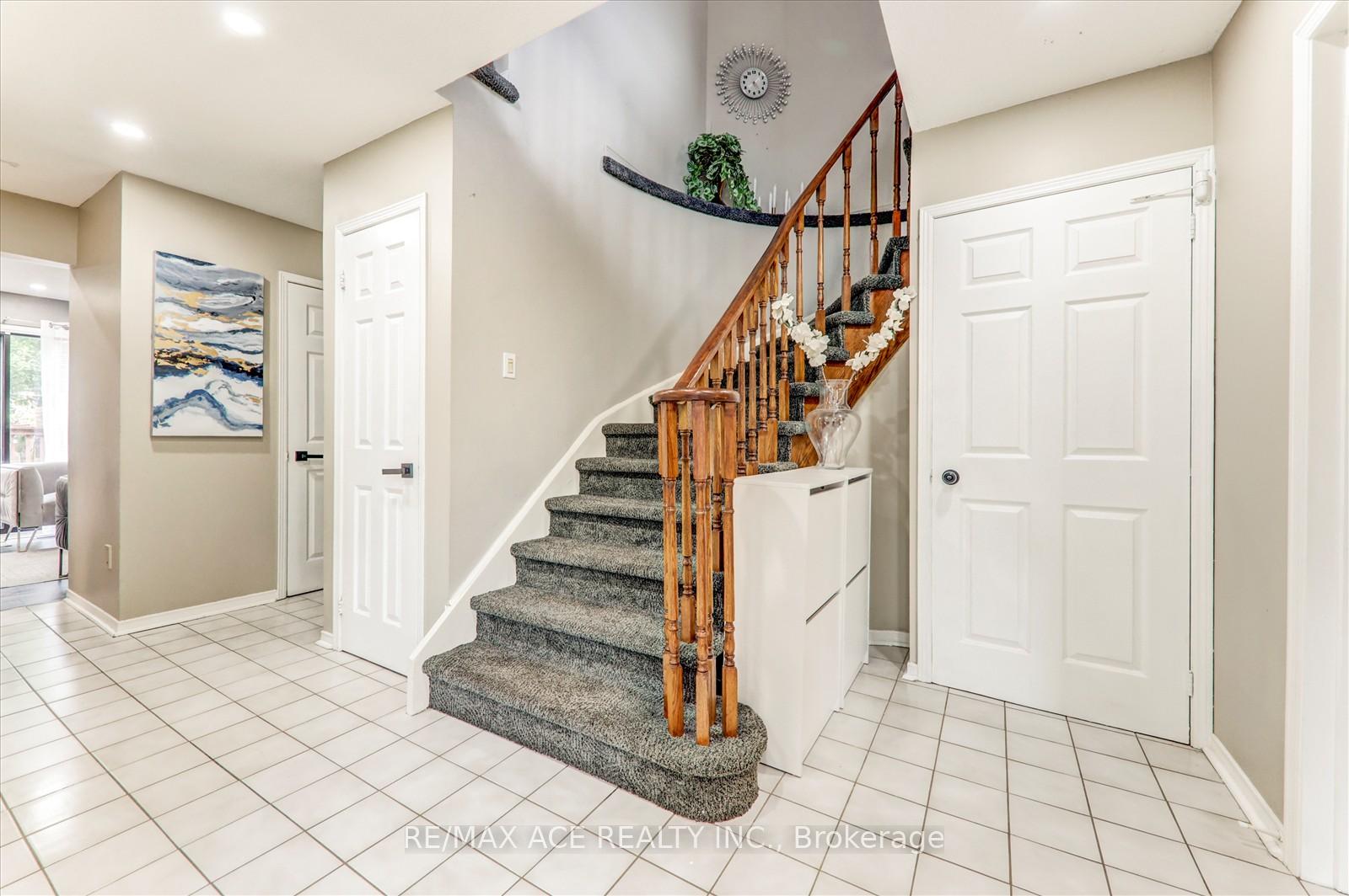 Photo 5 of 743 Aspen Road, Pickering, Amberlea — HOMEH
