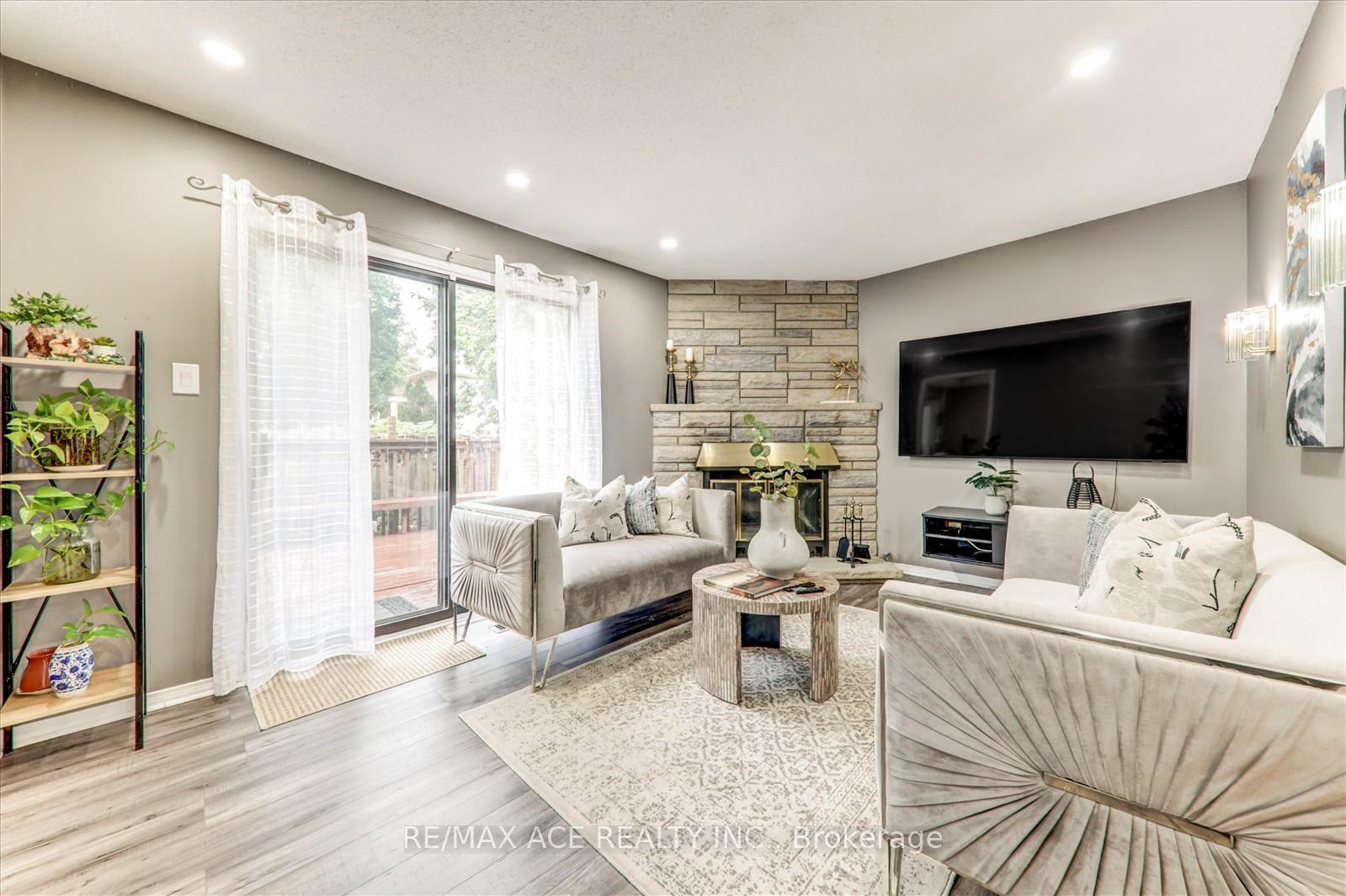 Photo 17 of 743 Aspen Road, Pickering, Amberlea — HOMEH
