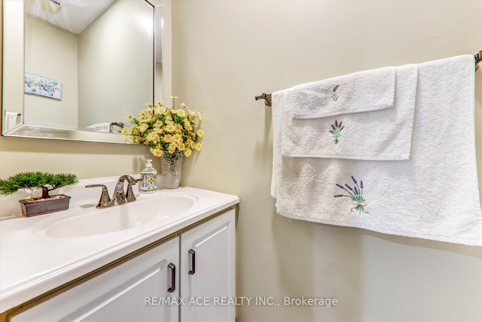 Photo 16 of 743 Aspen Road, Pickering, Amberlea — HOMEH