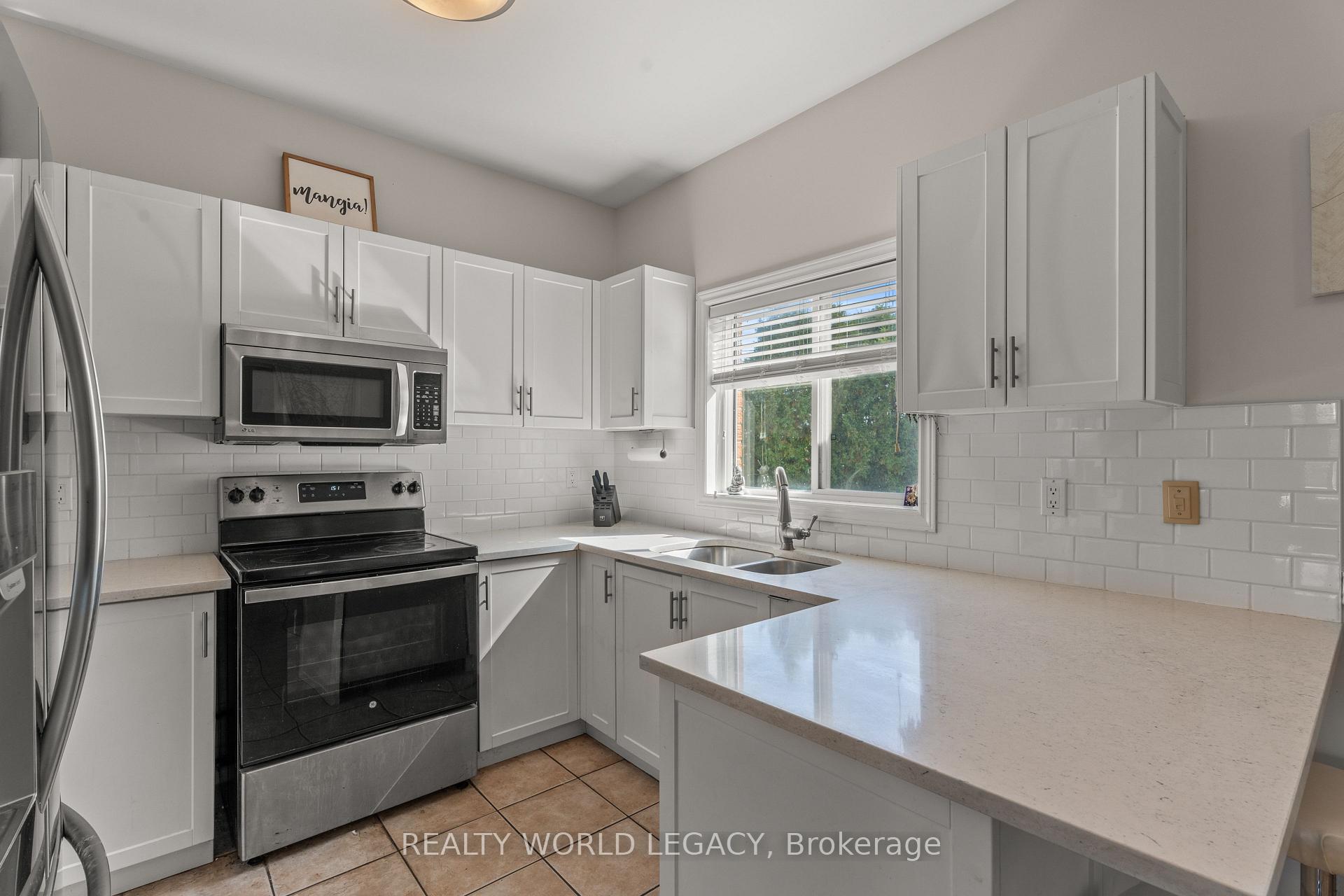 Photo 4 of 20 Pentland Road, Hamilton, Waterdown — HOMEH