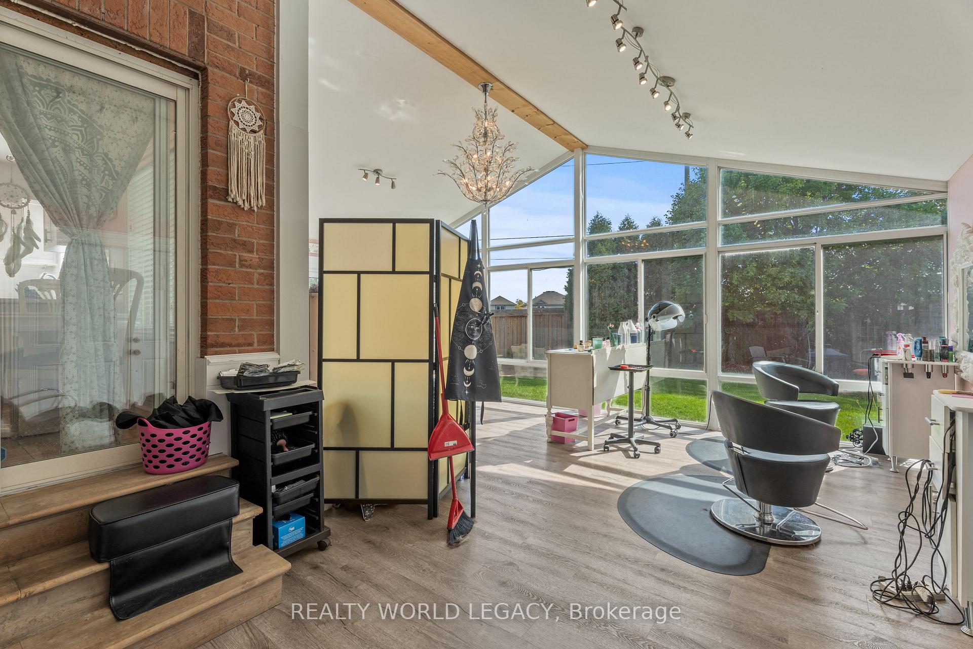 Photo 5 of 20 Pentland Road, Hamilton, Waterdown — HOMEH