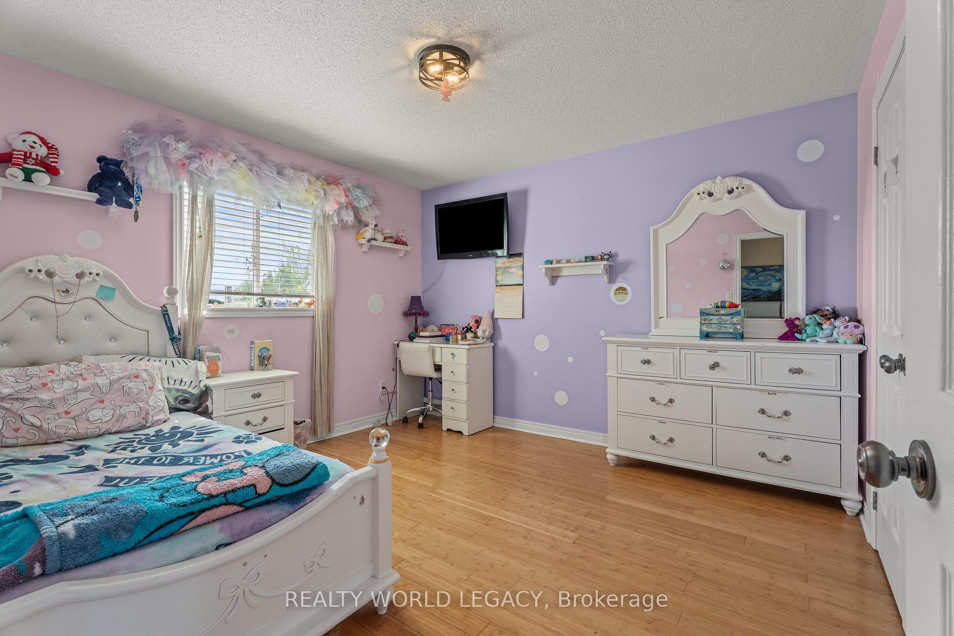 Photo 9 of 20 Pentland Road, Hamilton, Waterdown — HOMEH