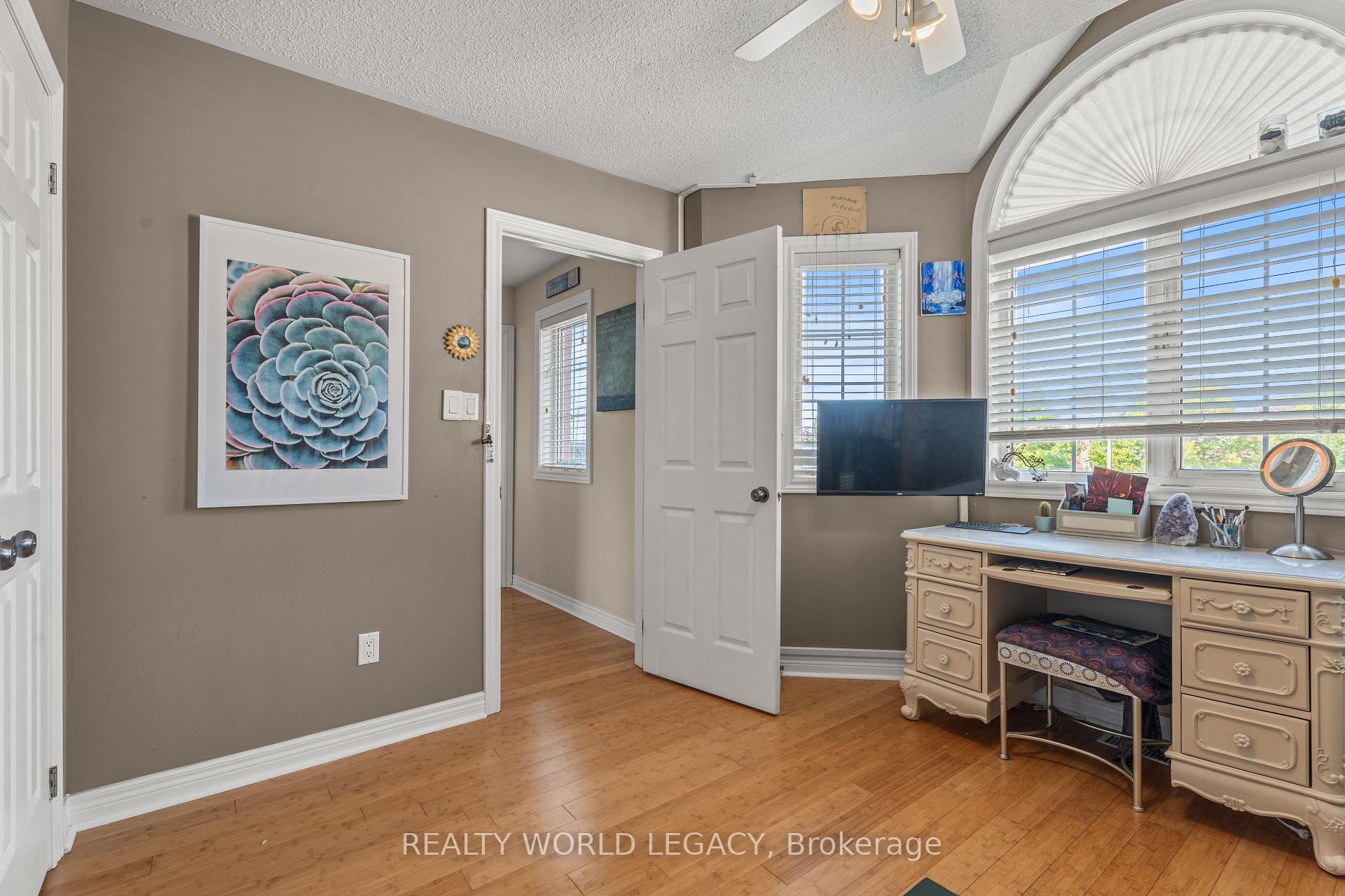 Photo 29 of 20 Pentland Road, Hamilton, Waterdown — HOMEH