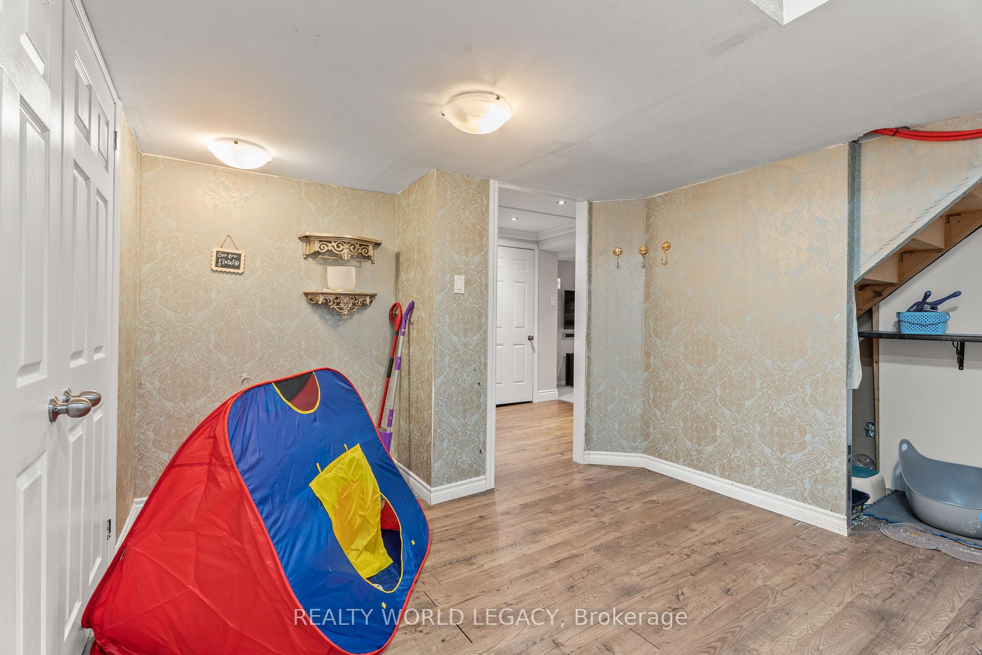 Photo 18 of 20 Pentland Road, Hamilton, Waterdown — HOMEH