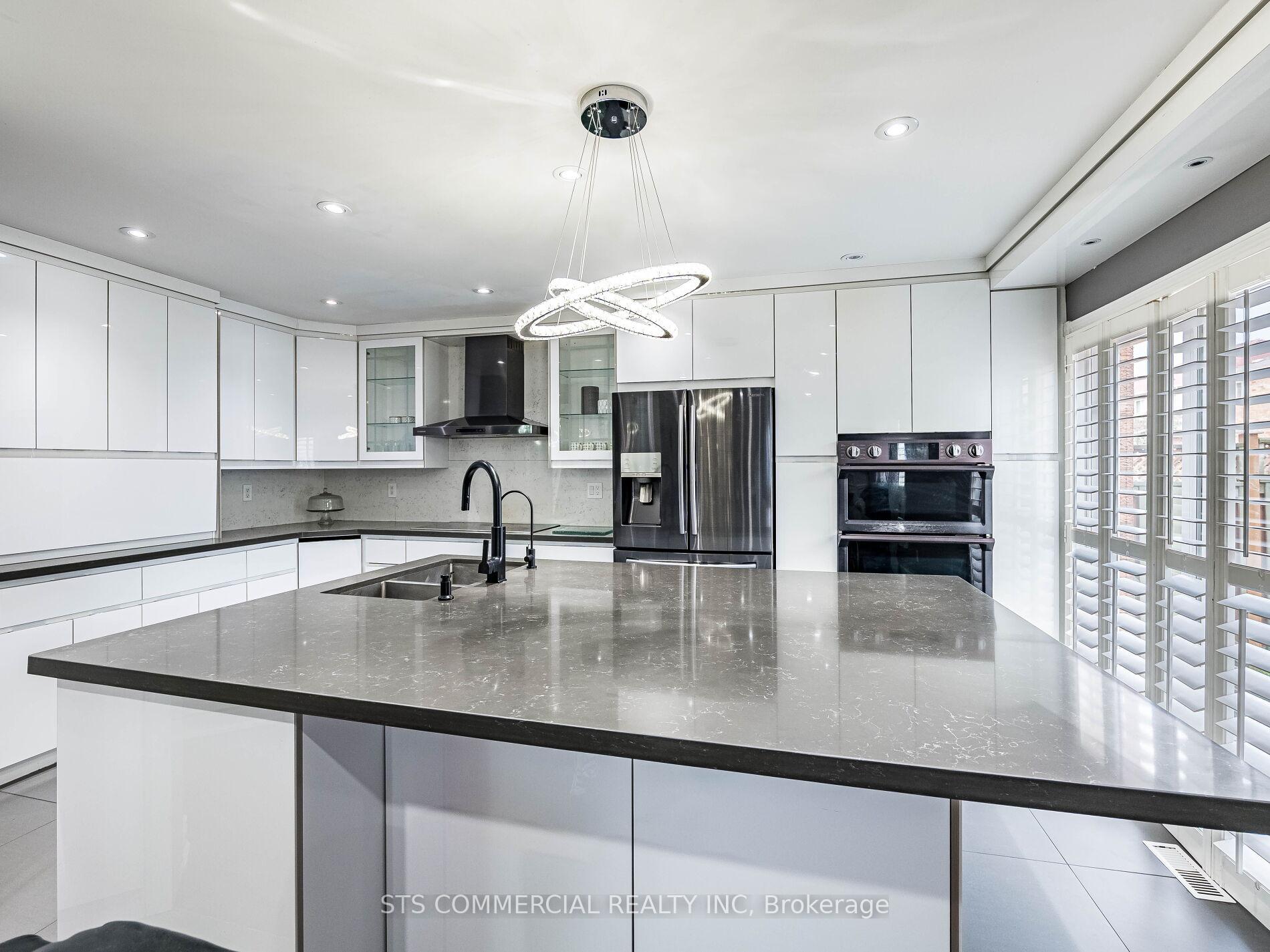 Photo 11 of 18 Queen Mary Drive, Brampton, Fletcher's Meadow — HOMEH