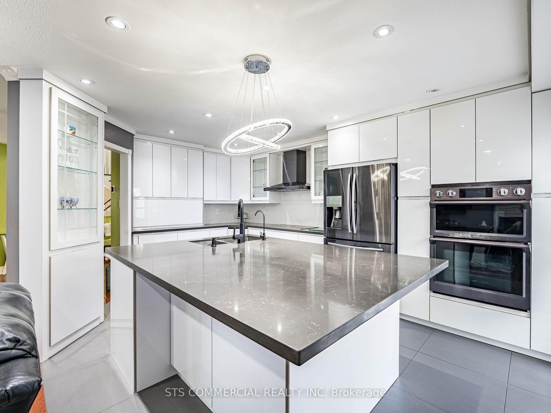 Photo 6 of 18 Queen Mary Drive, Brampton, Fletcher's Meadow — HOMEH