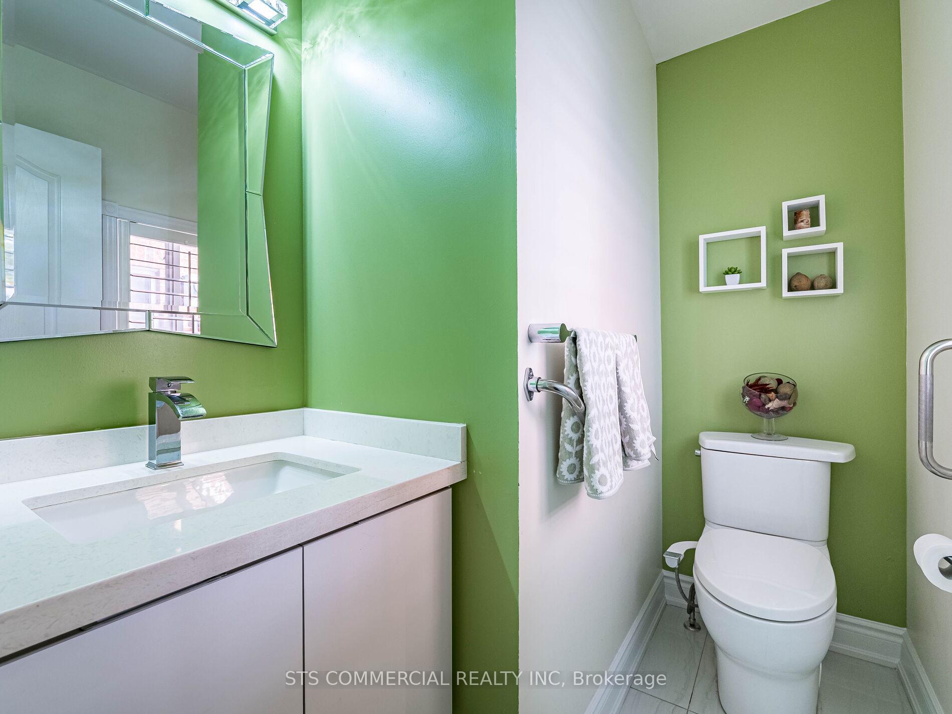 Photo 19 of 18 Queen Mary Drive, Brampton, Fletcher's Meadow — HOMEH