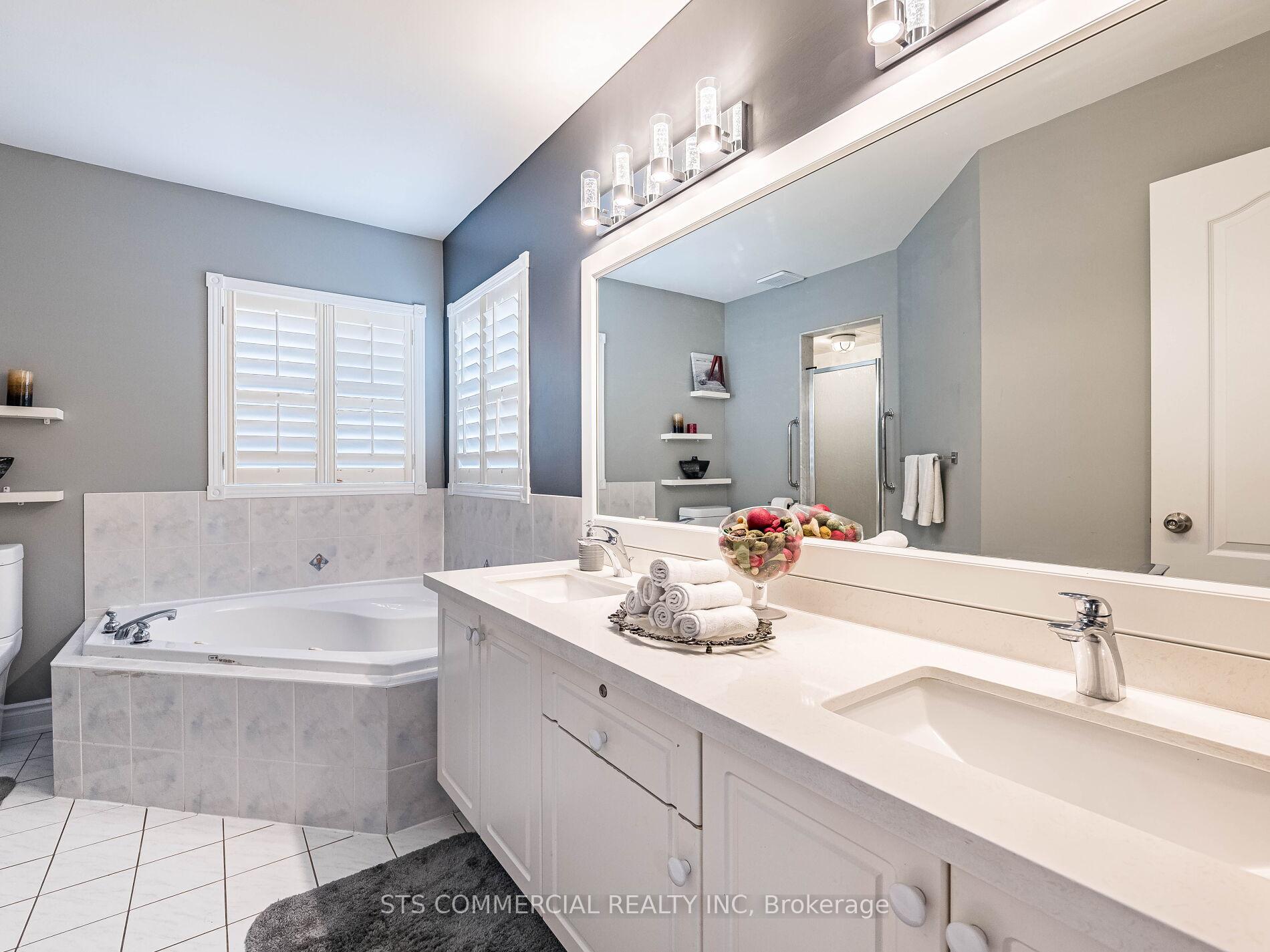 Photo 20 of 18 Queen Mary Drive, Brampton, Fletcher's Meadow — HOMEH
