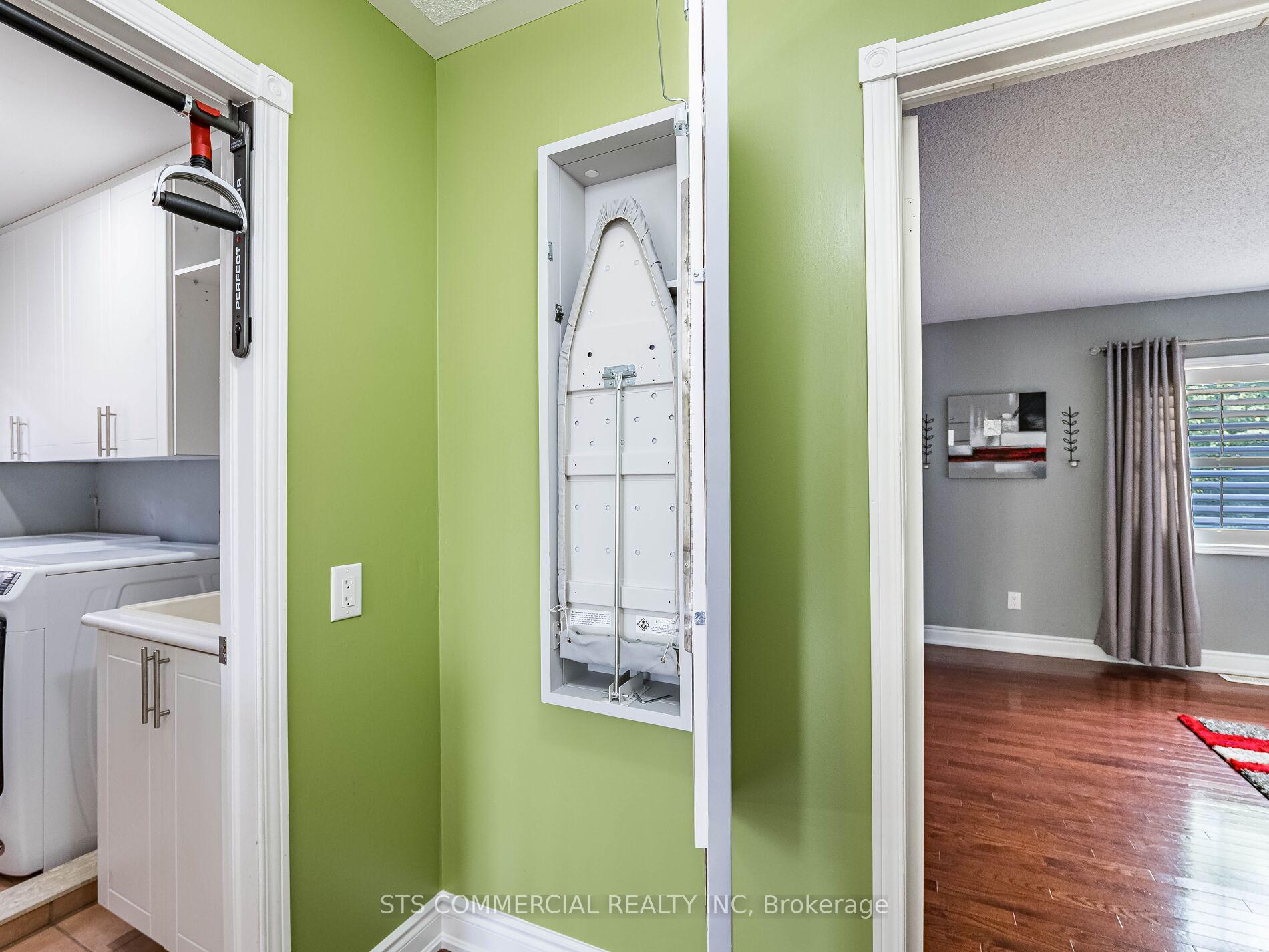 Photo 30 of 18 Queen Mary Drive, Brampton, Fletcher's Meadow — HOMEH