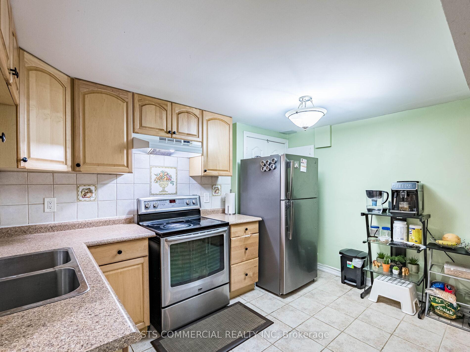 Photo 45 of 18 Queen Mary Drive, Brampton, Fletcher's Meadow — HOMEH