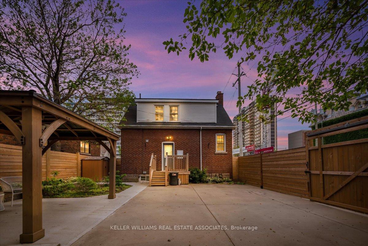 Photo 2 of 22 Wesanford Place, Hamilton, Durand — HOMEH