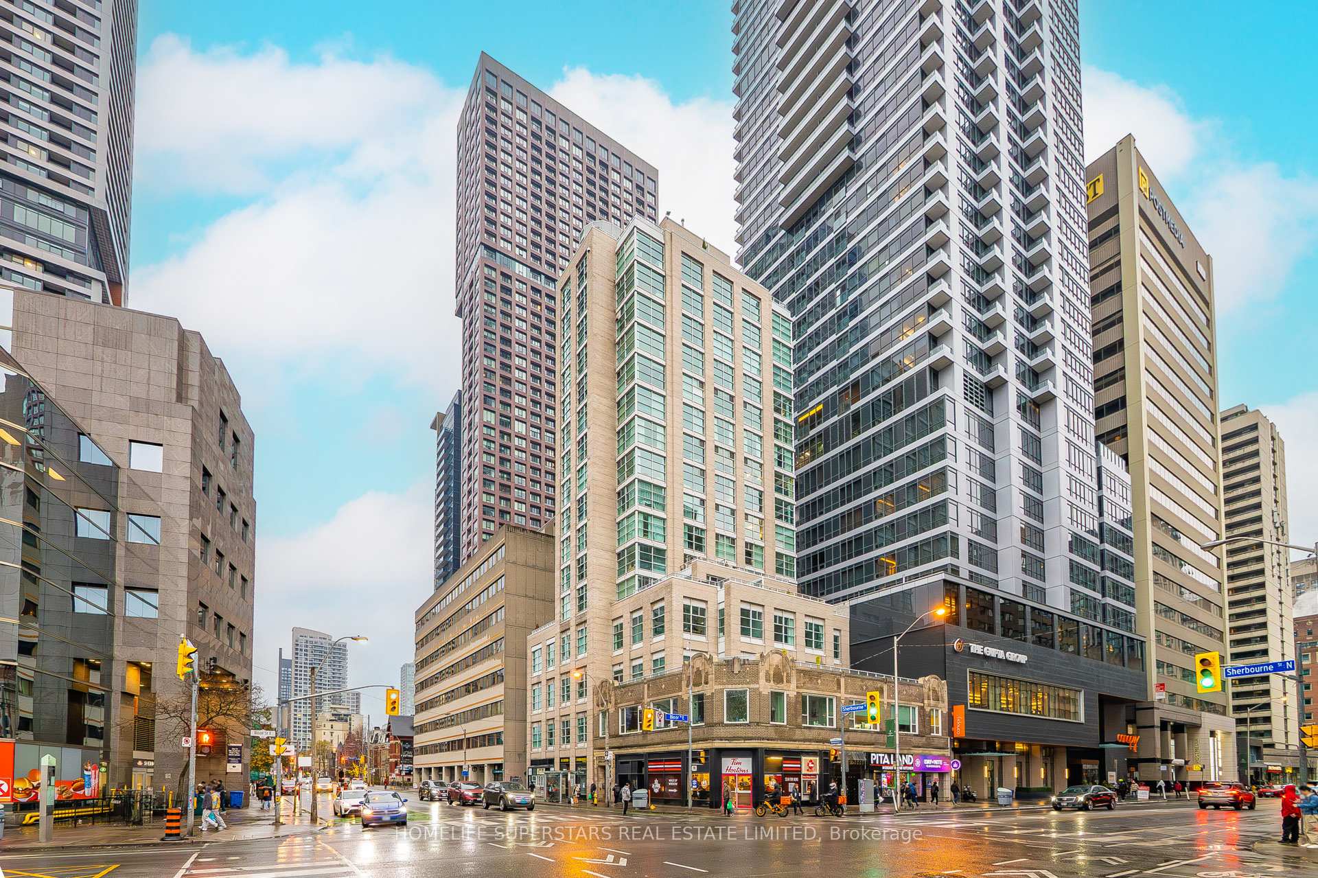 Front of Unit PH 3, 409 Bloor Street E