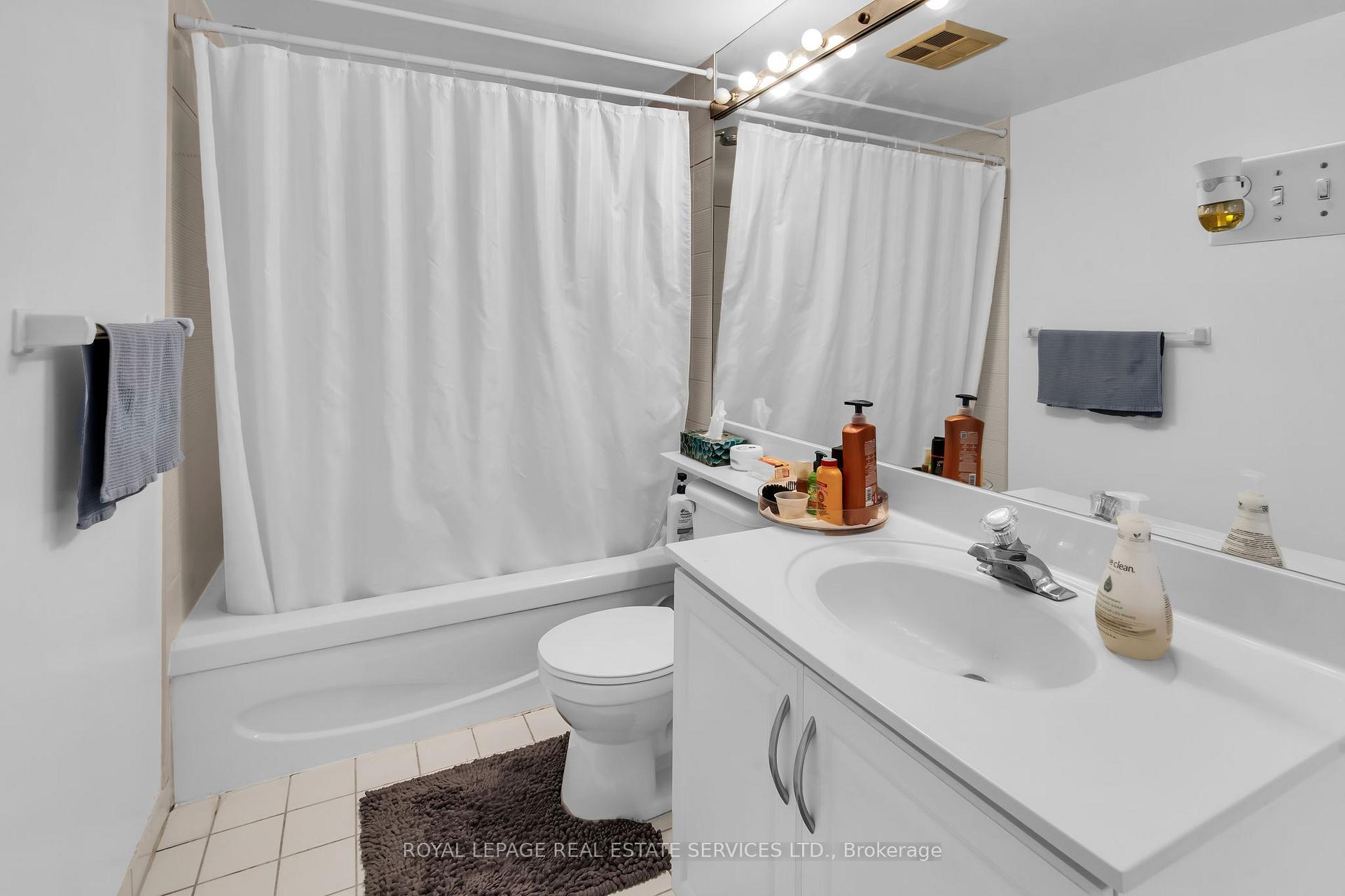 Photo 8 of Unit 708, 24 Hanover Road, Brampton, Queen Street Corridor — HOMEH