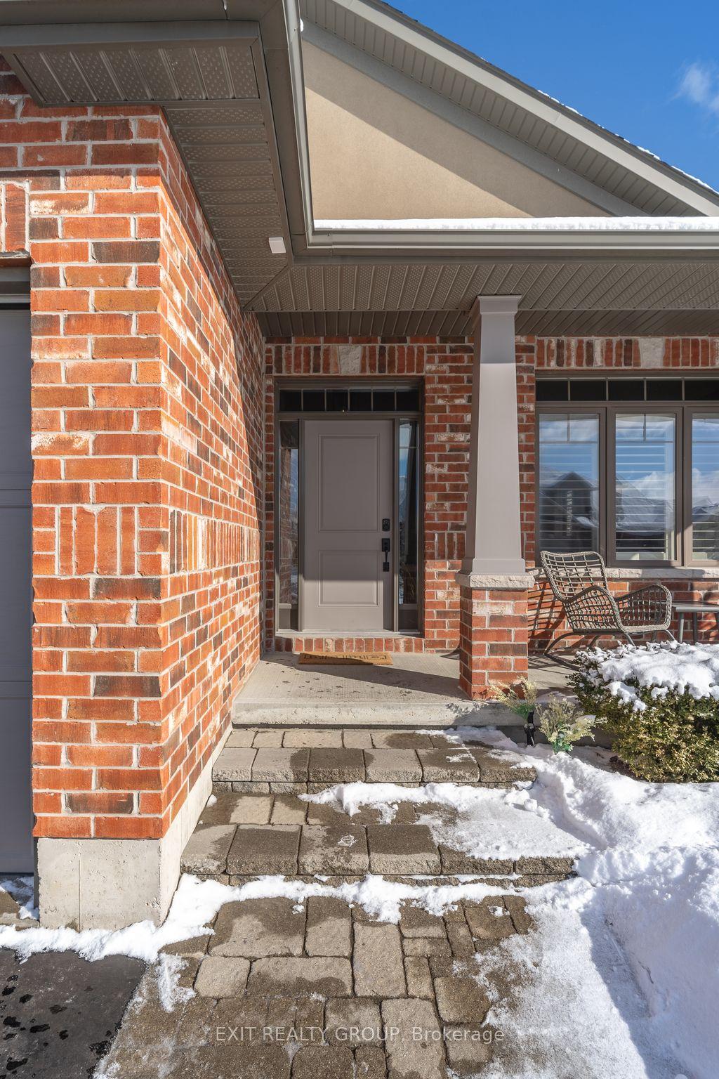 Photo 3 of 43 Hanover Court, Belleville, Thurlow Ward — HOMEH