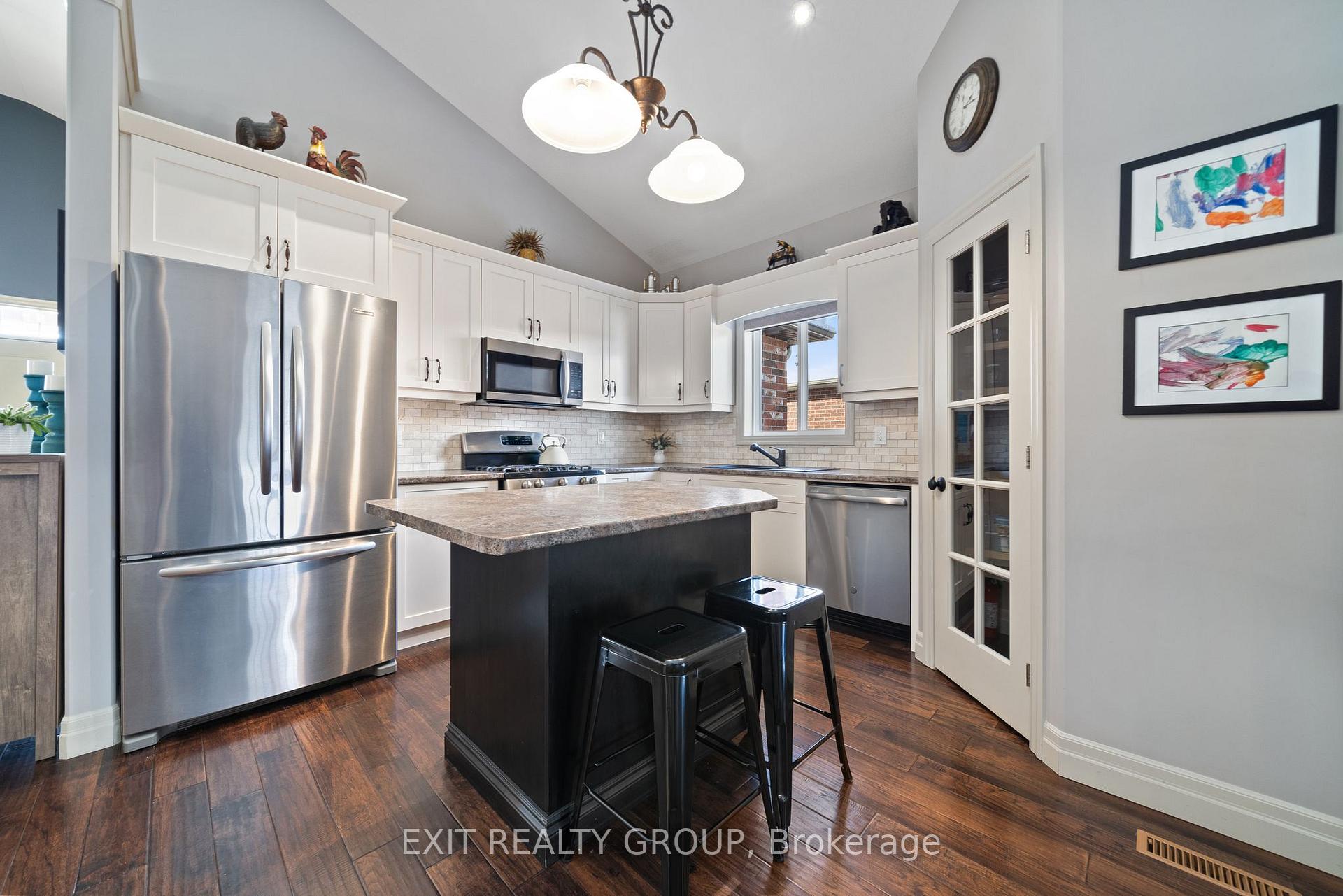 Photo 12 of 43 Hanover Court, Belleville, Thurlow Ward — HOMEH
