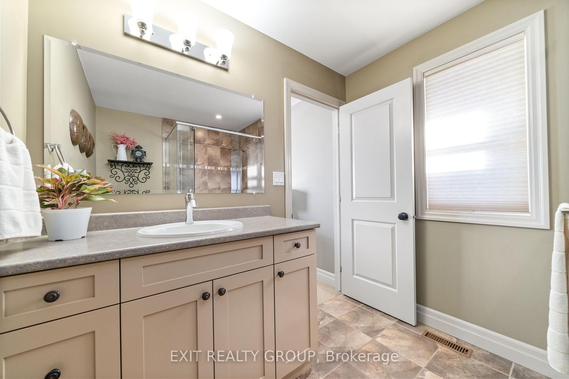 Photo 16 of 43 Hanover Court, Belleville, Thurlow Ward — HOMEH