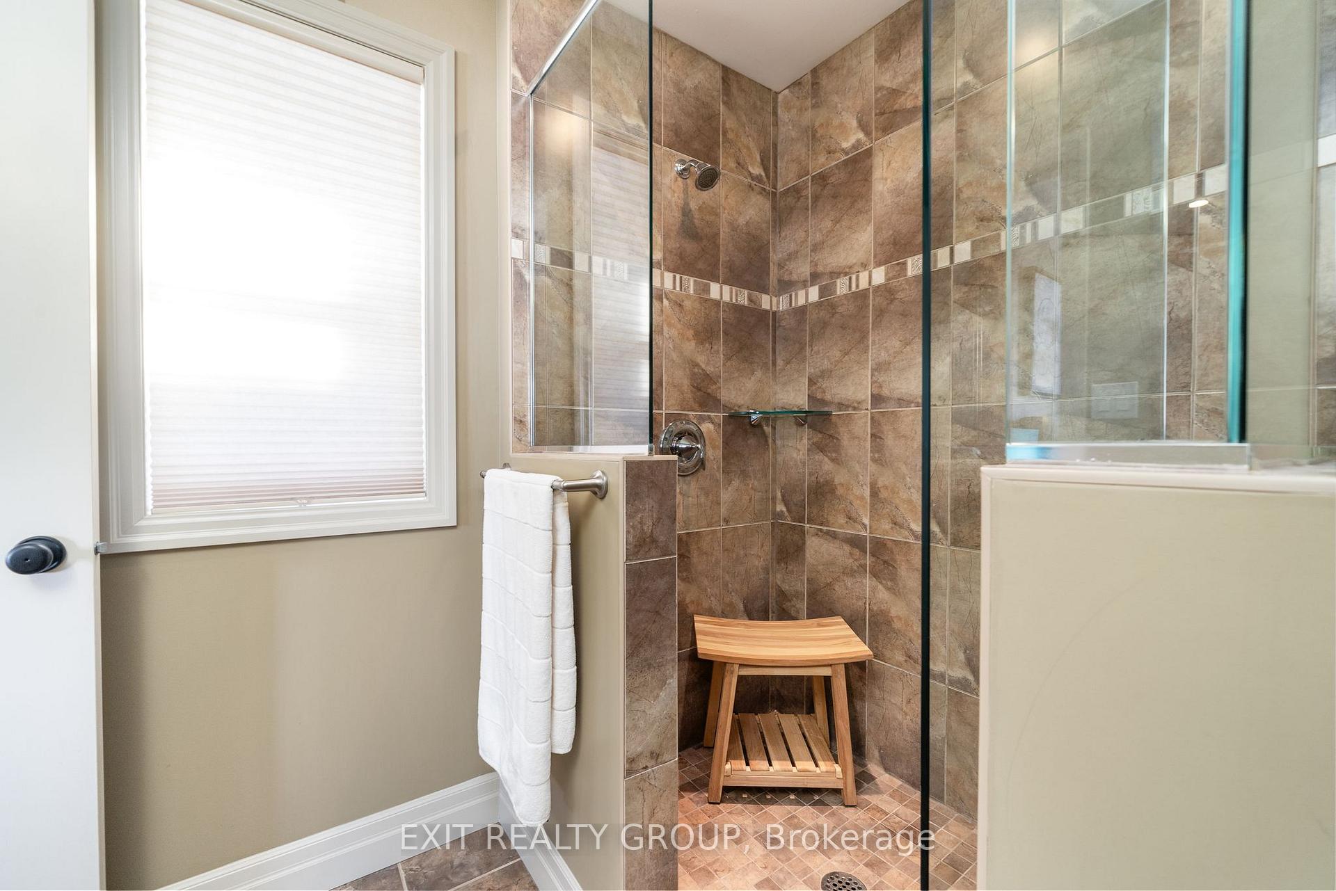 Photo 17 of 43 Hanover Court, Belleville, Thurlow Ward — HOMEH