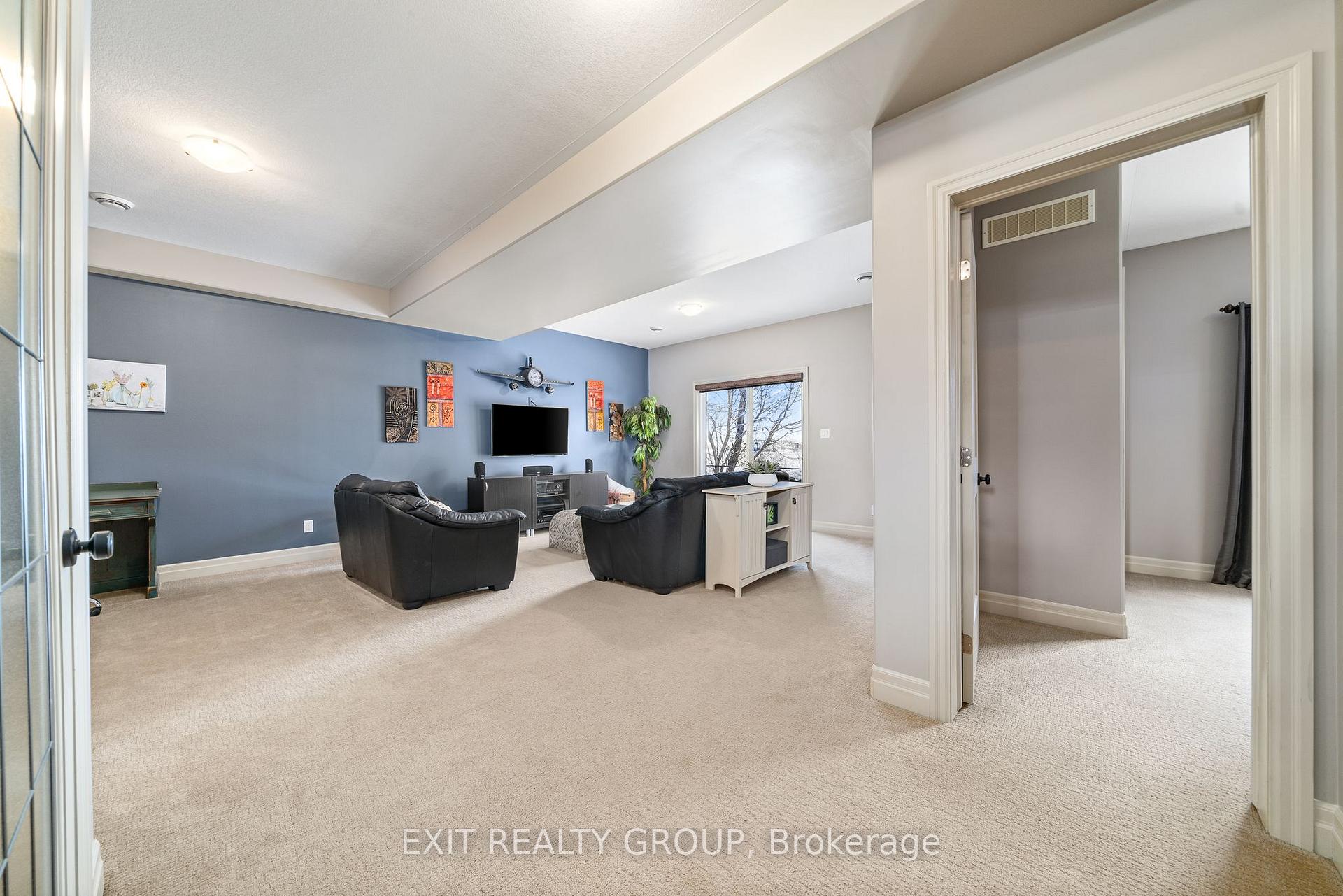 Photo 24 of 43 Hanover Court, Belleville, Thurlow Ward — HOMEH