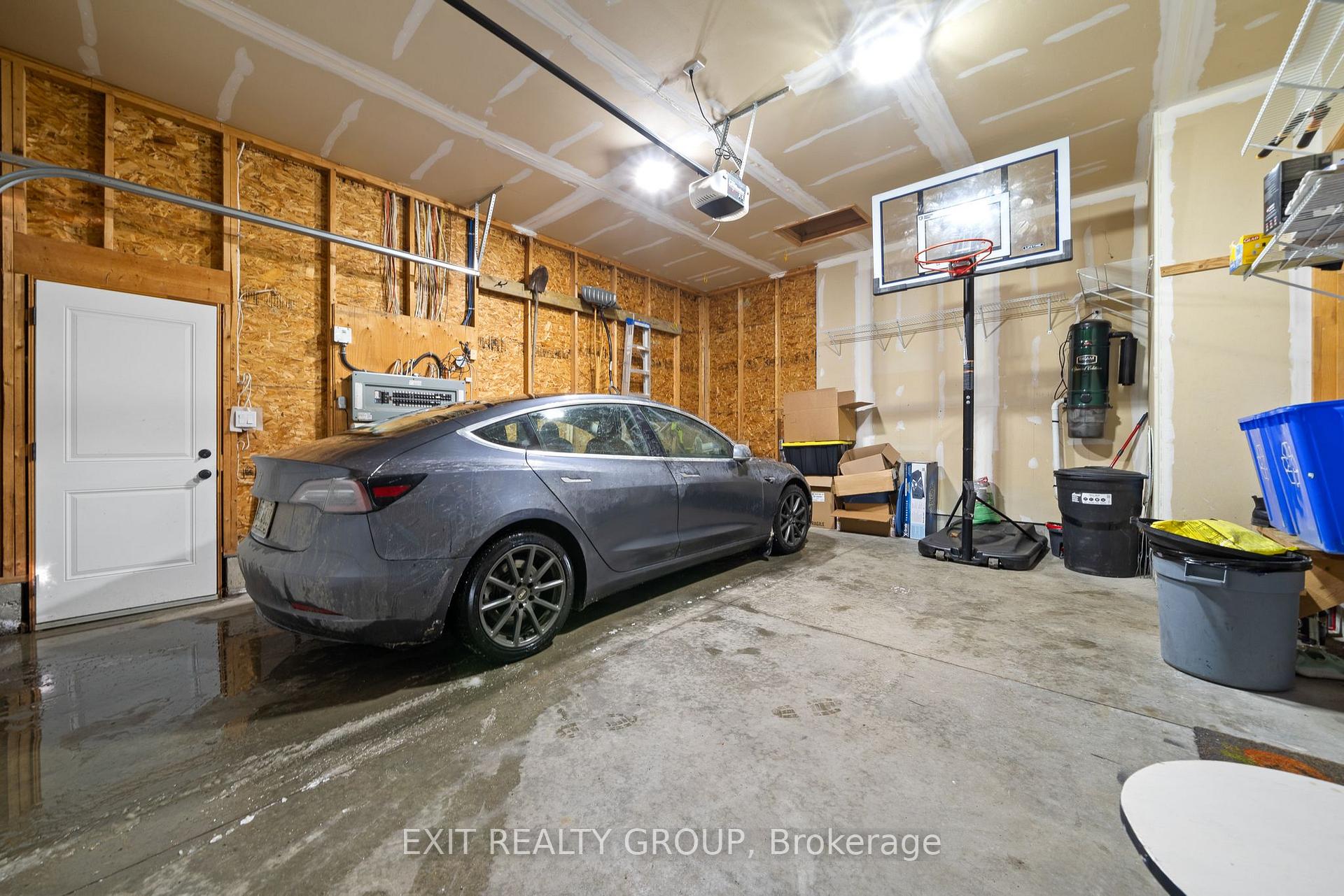 Photo 36 of 43 Hanover Court, Belleville, Thurlow Ward — HOMEH