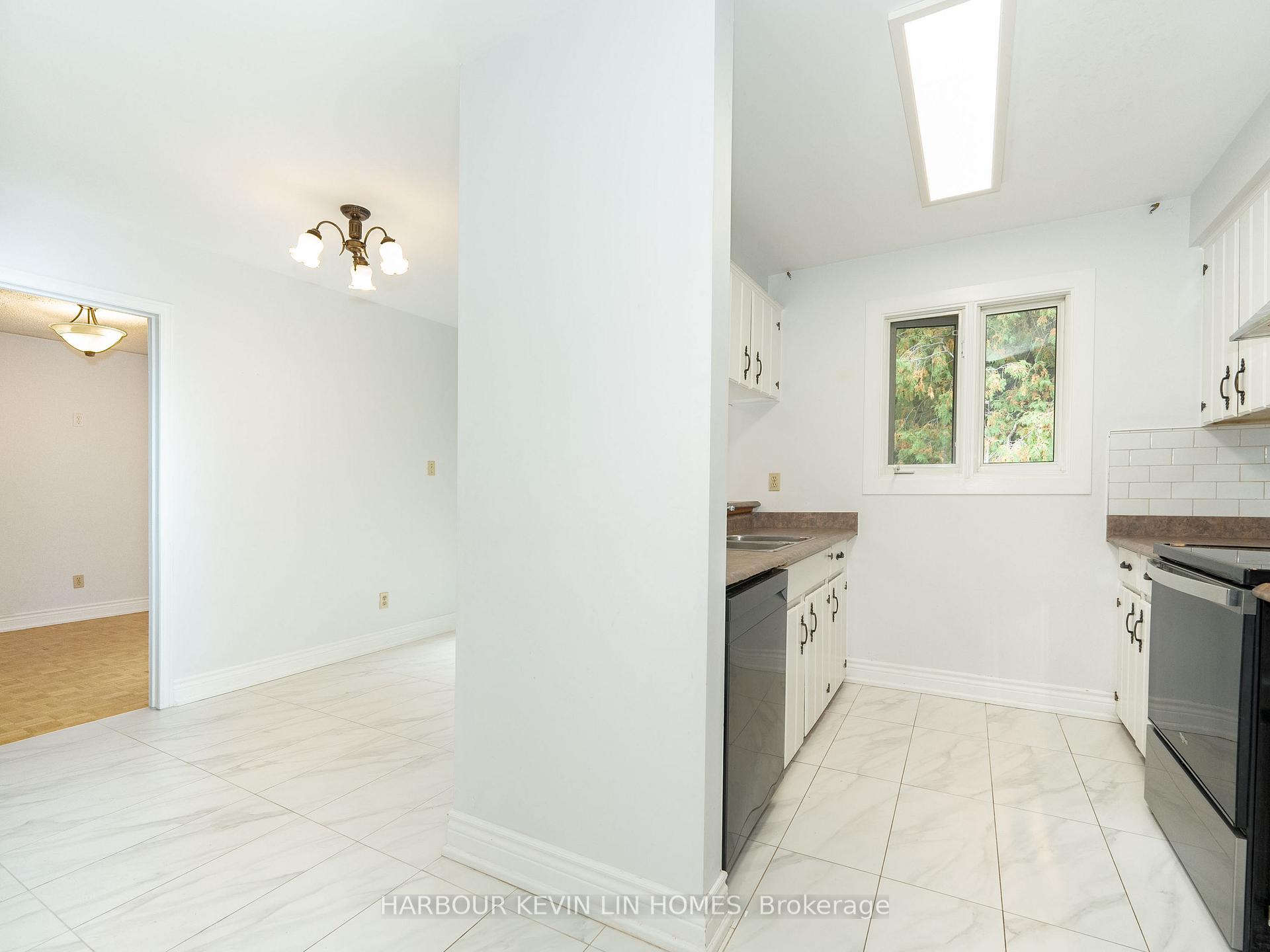 Photo 3 of 213 Murray Drive, Aurora, Aurora Highlands — HOMEH