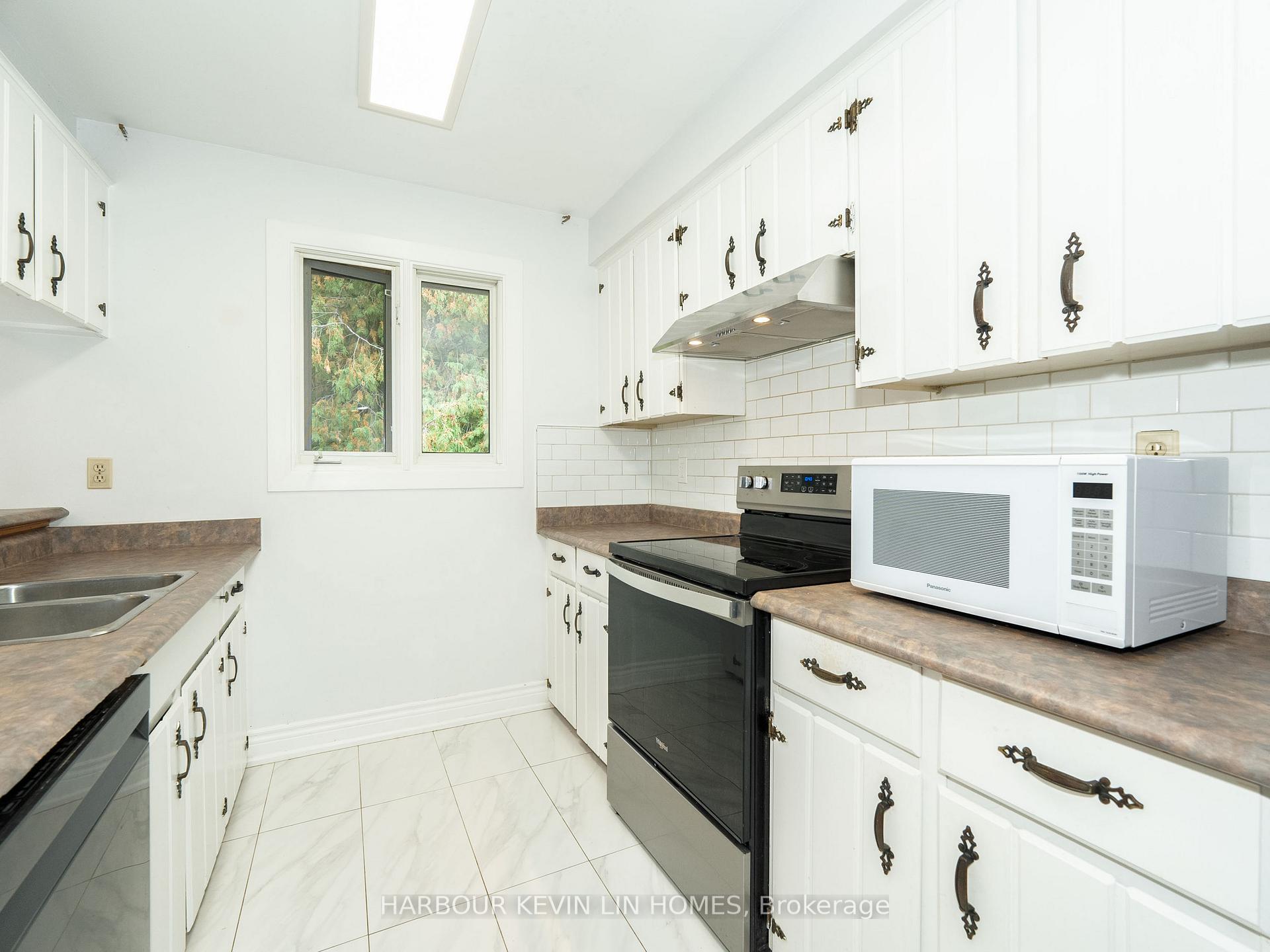 Photo 9 of 213 Murray Drive, Aurora, Aurora Highlands — HOMEH