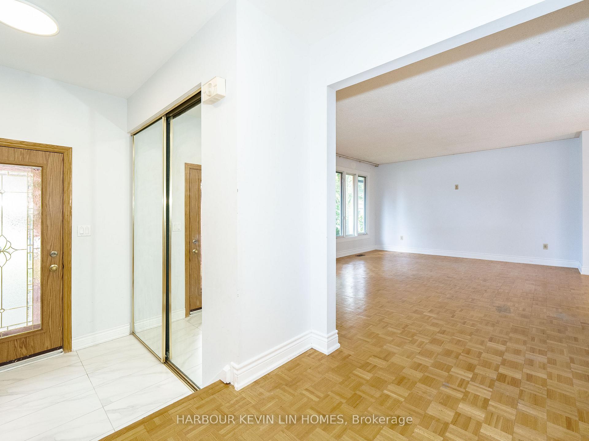 Photo 18 of 213 Murray Drive, Aurora, Aurora Highlands — HOMEH