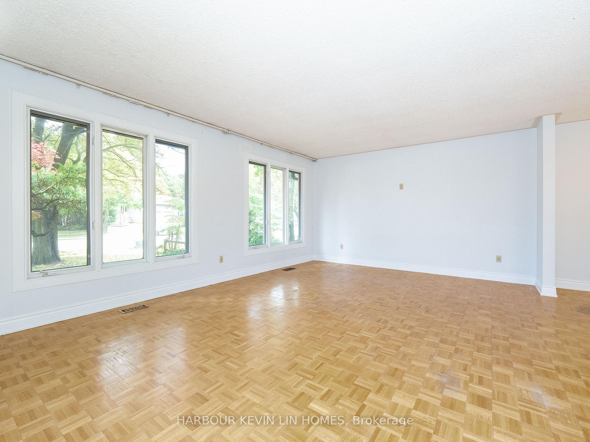Photo 12 of 213 Murray Drive, Aurora, Aurora Highlands — HOMEH