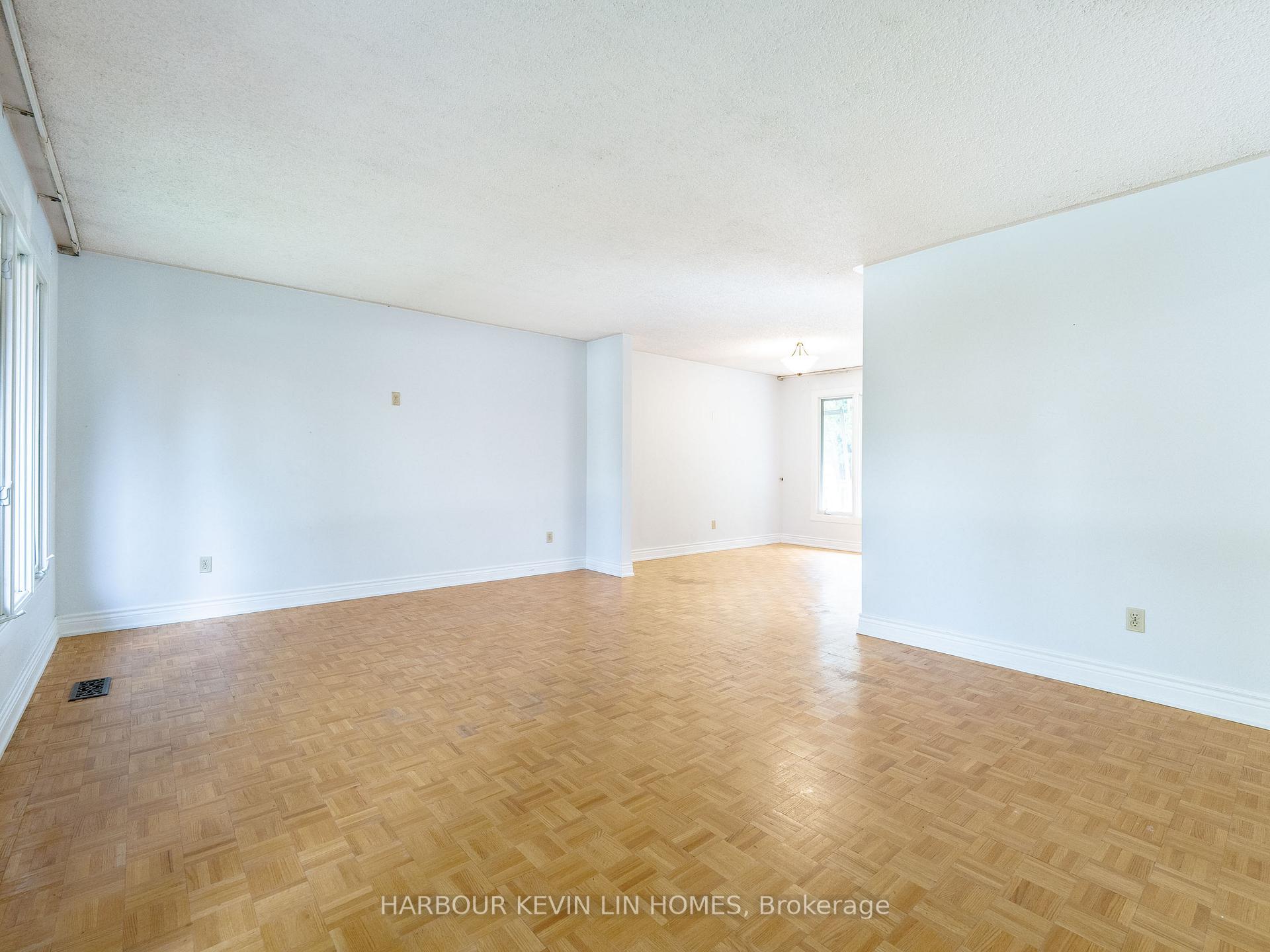 Photo 11 of 213 Murray Drive, Aurora, Aurora Highlands — HOMEH