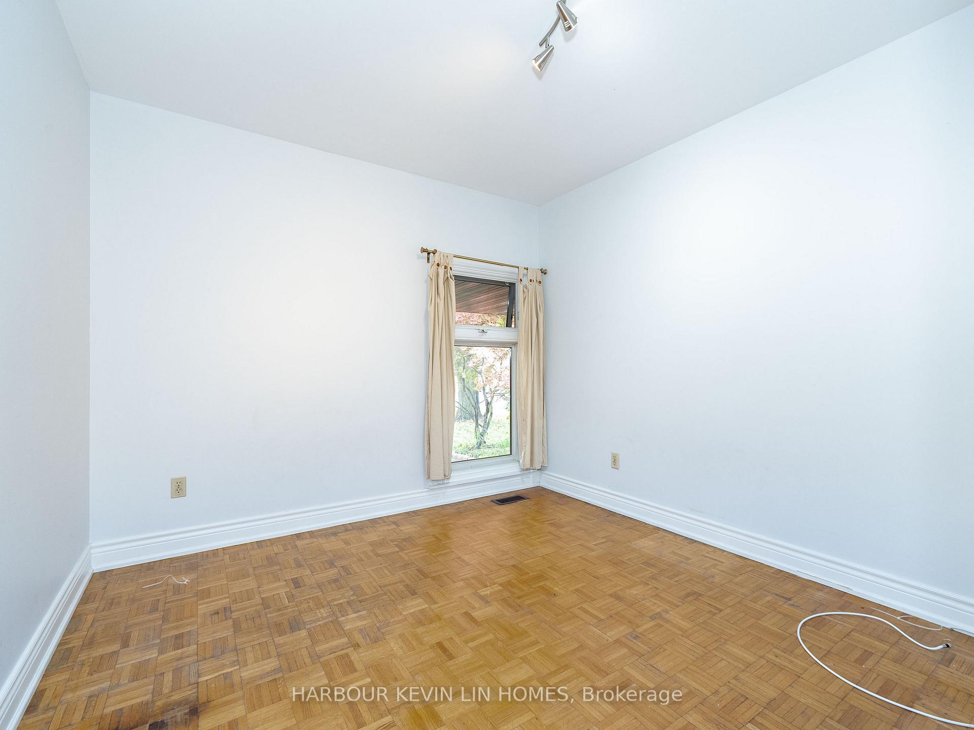 Photo 14 of 213 Murray Drive, Aurora, Aurora Highlands — HOMEH
