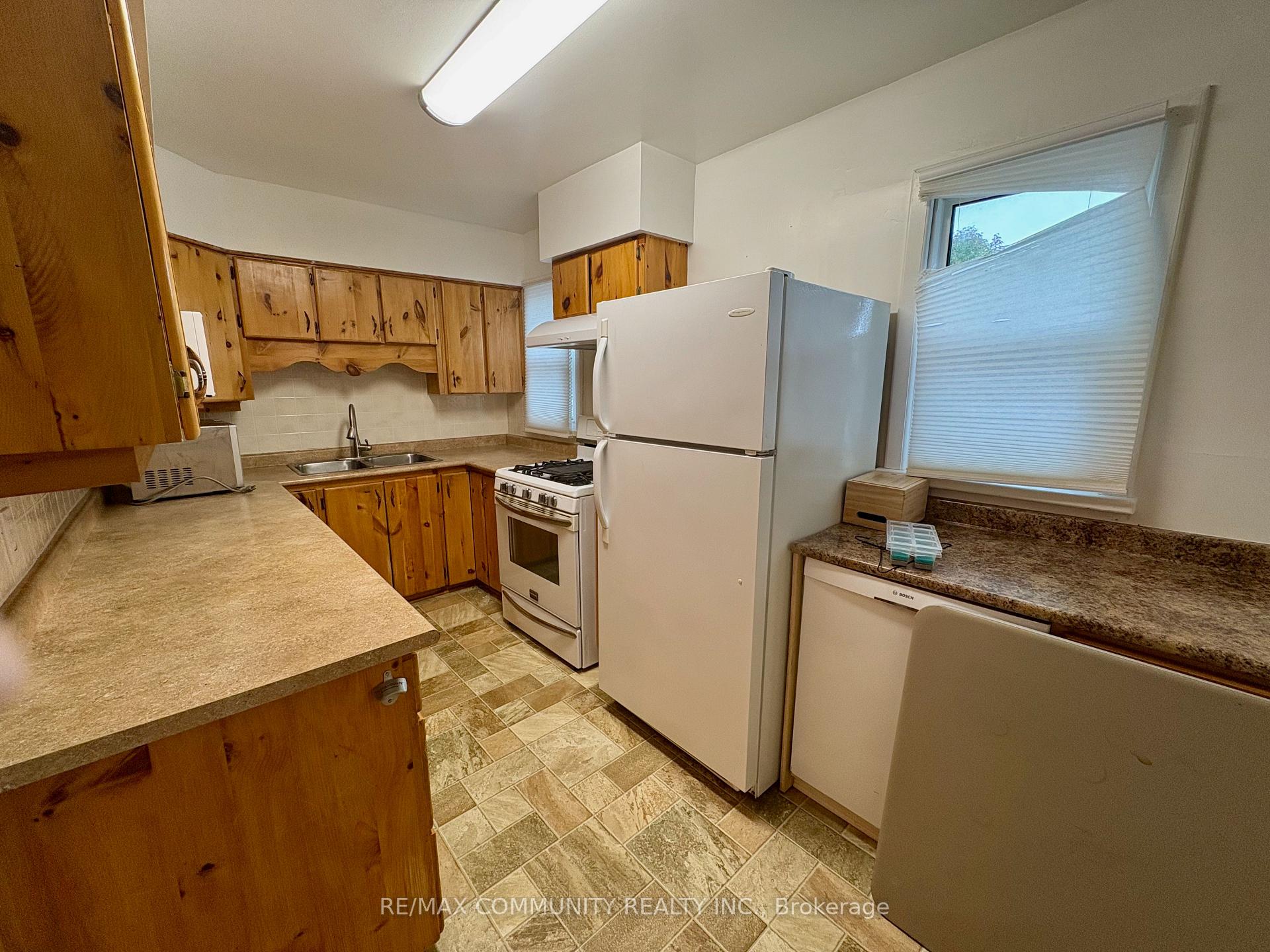 Photo 4 of Unit MAIN, 693 Hawley Street, Peterborough, Otonabee Ward 1 — HOMEH