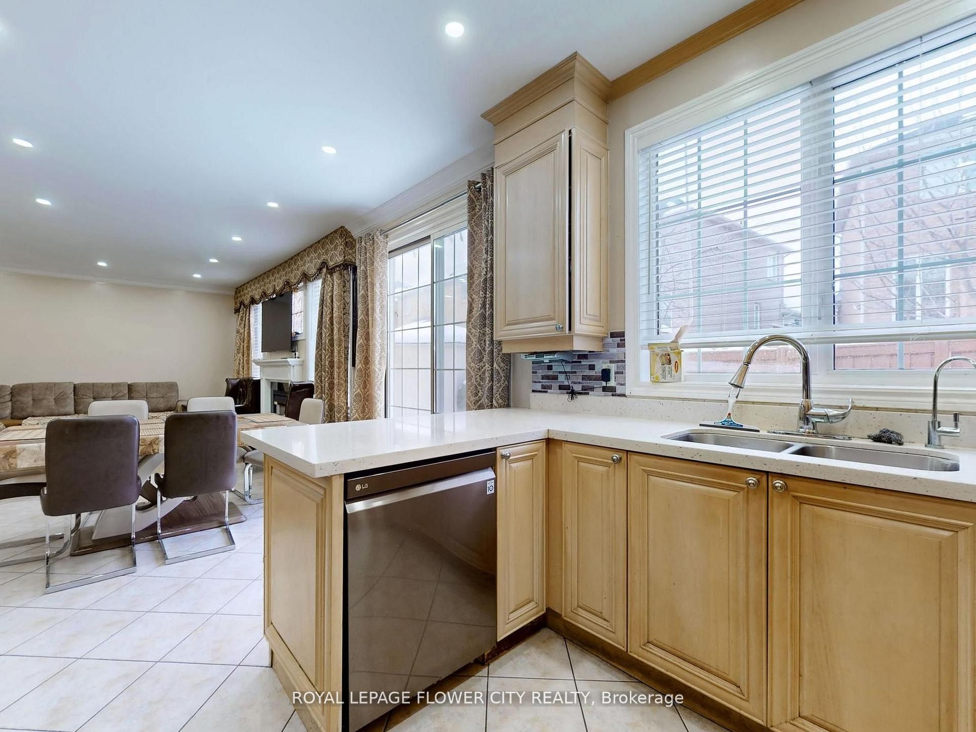 Photo 2 of 160 America Avenue, Vaughan, Vellore Village — HOMEH