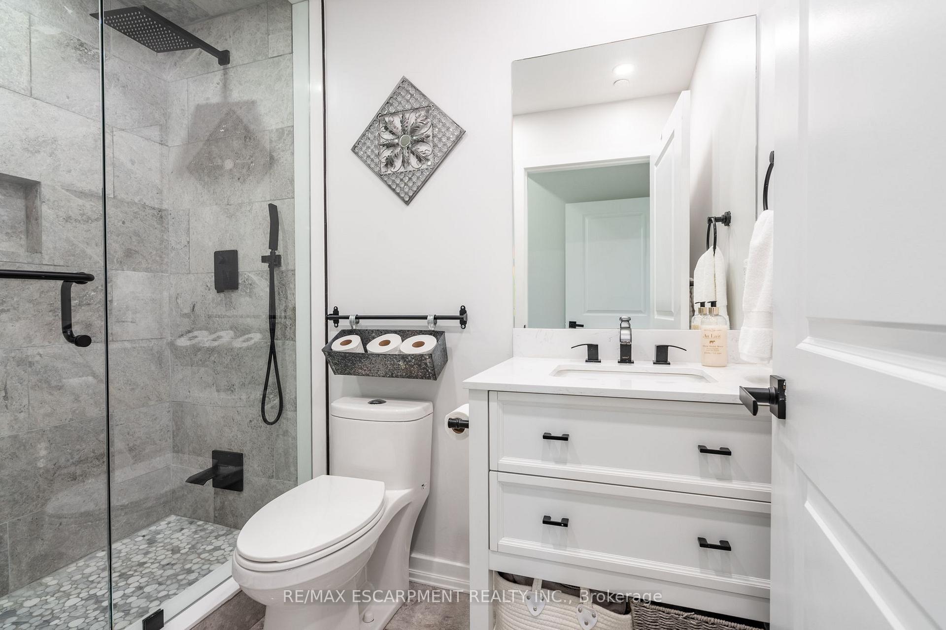 Photo 3 of Unit 422, 125 Shoreview Place, Hamilton, Lakeshore — HOMEH