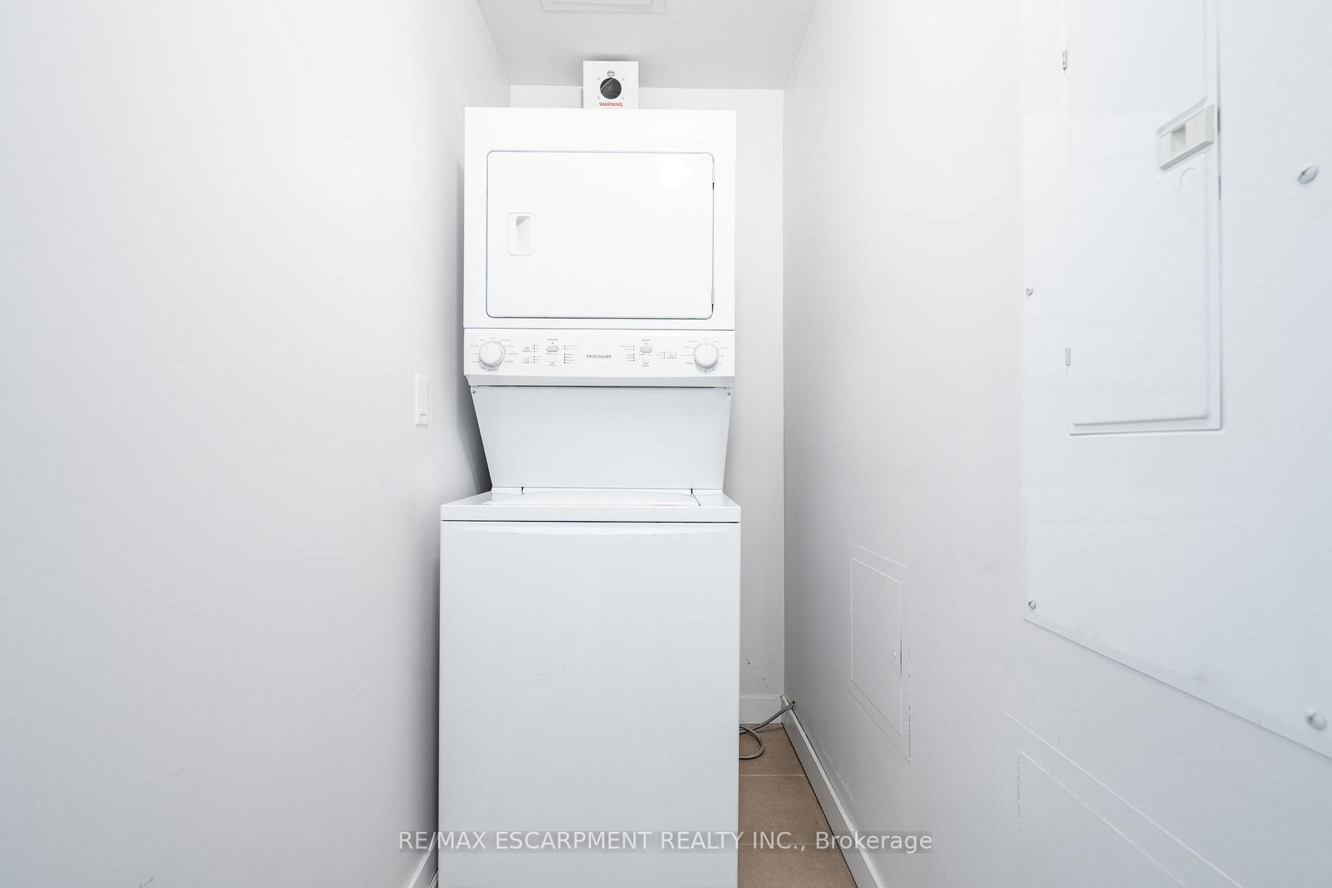 Photo 4 of Unit 422, 125 Shoreview Place, Hamilton, Lakeshore — HOMEH