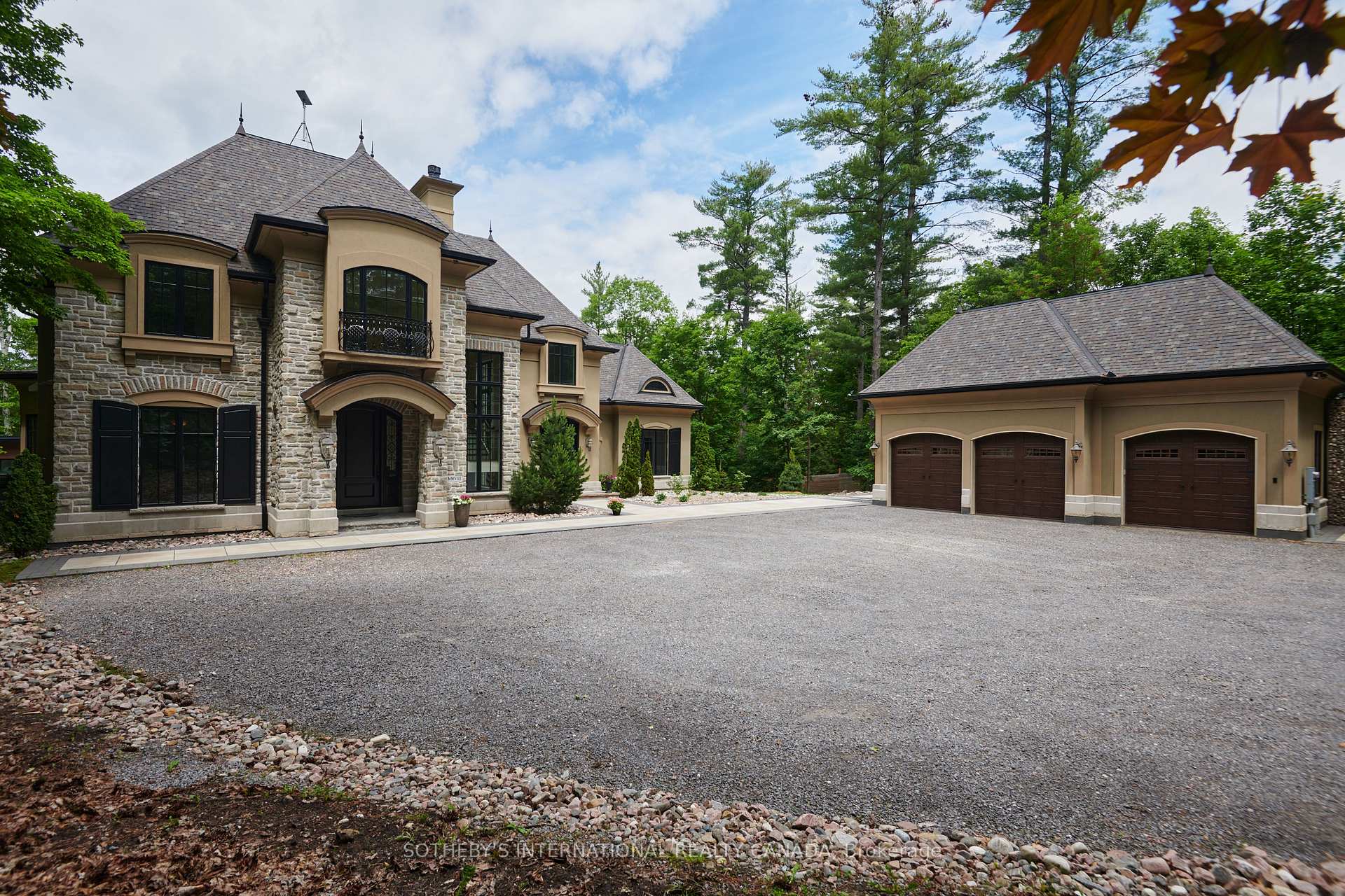 Photo 1 of 106 Lorlei Drive, McNab/Braeside, Mcnab/Braeside Twps — HOMEH