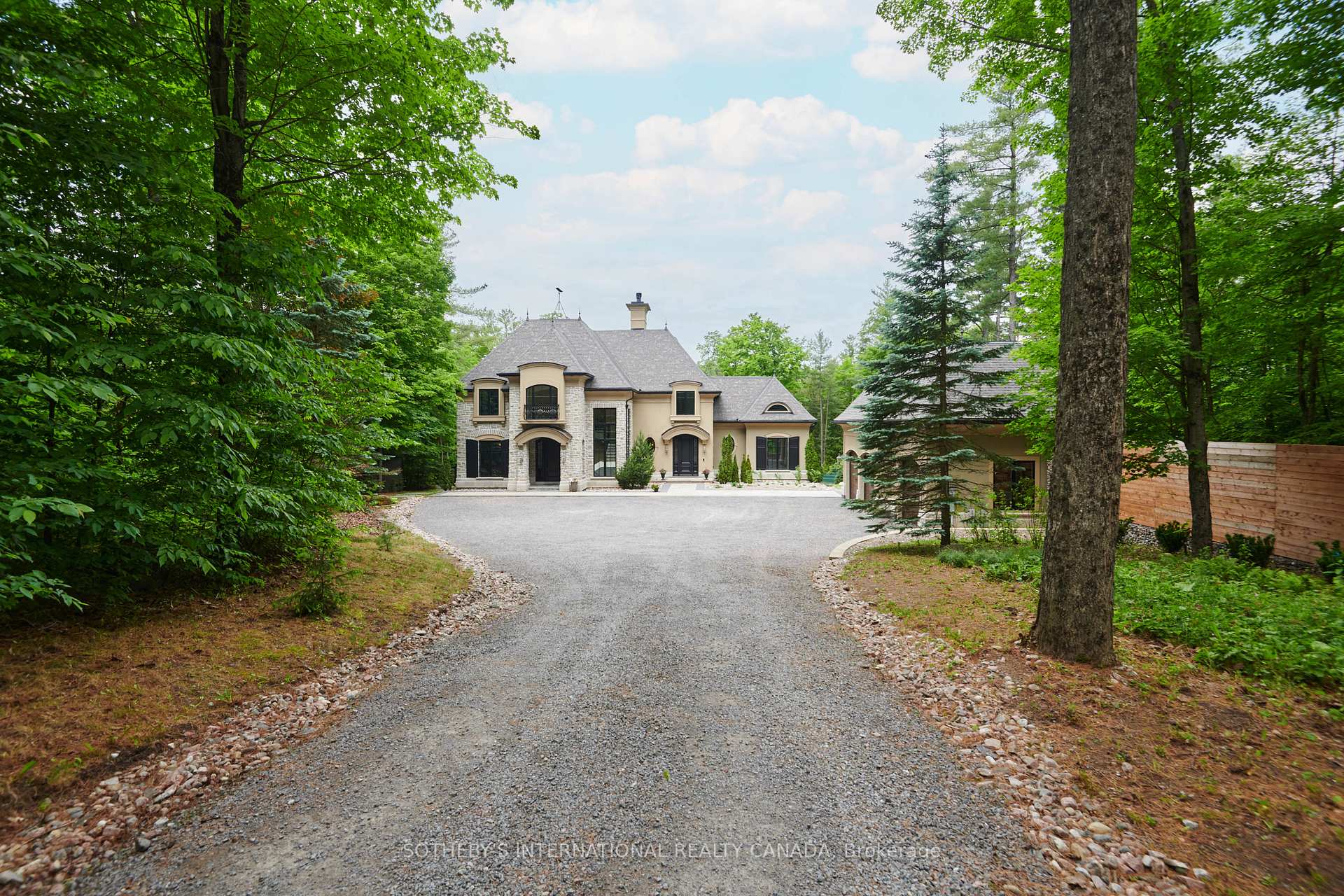 Photo 8 of 106 Lorlei Drive, McNab/Braeside, Mcnab/Braeside Twps — HOMEH