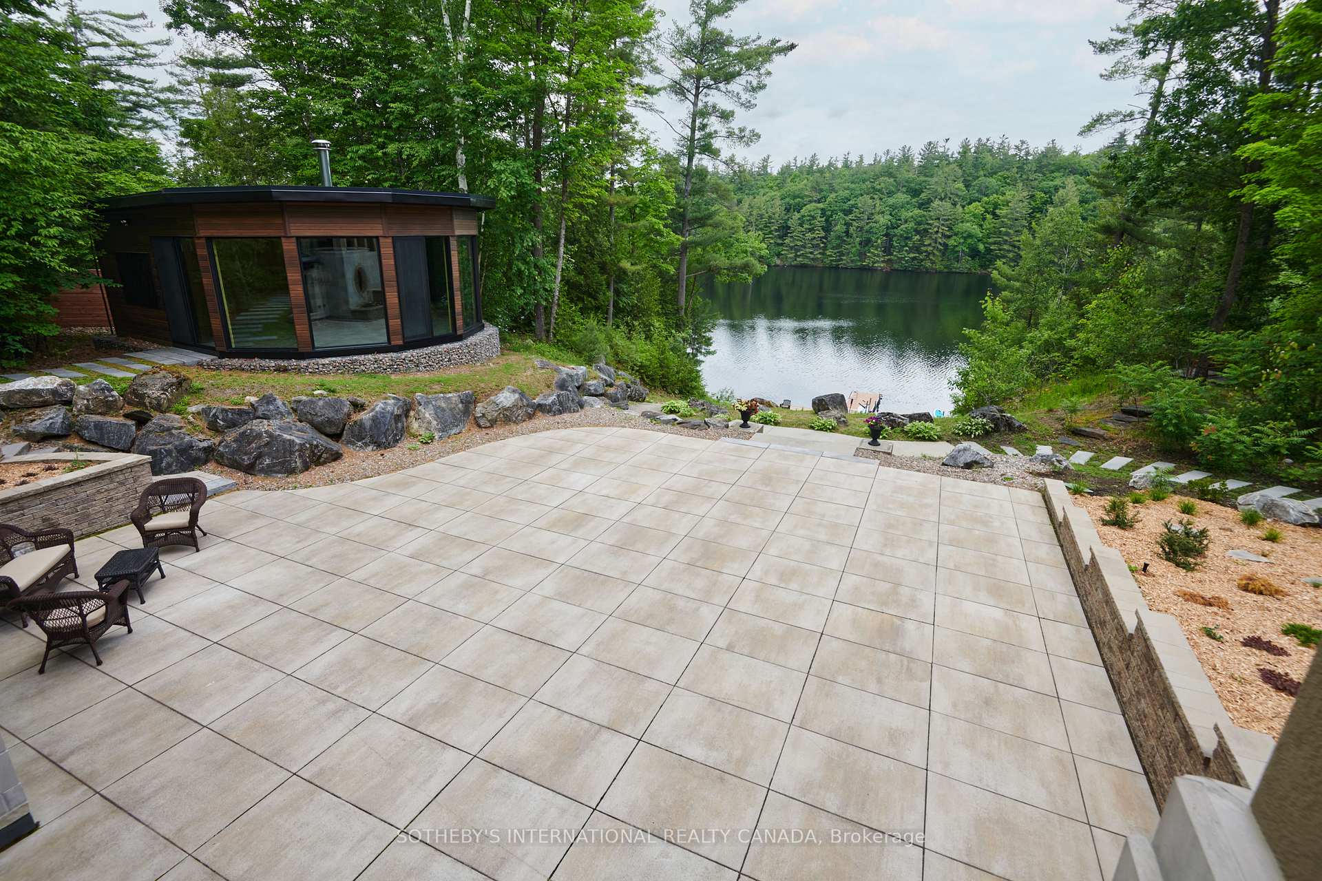 Photo 32 of 106 Lorlei Drive, McNab/Braeside, Mcnab/Braeside Twps — HOMEH