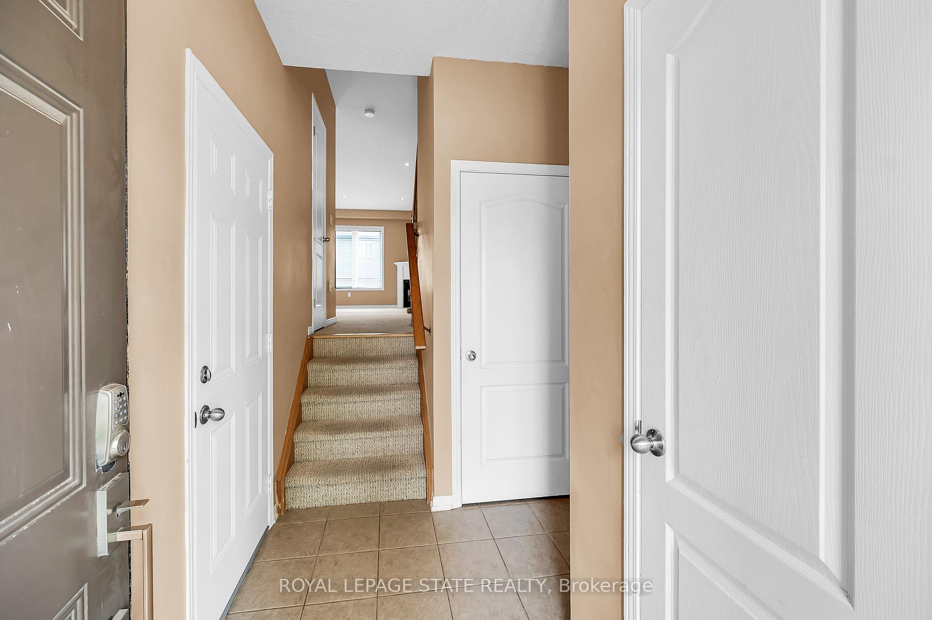 Photo 3 of Unit 24, 170 Palacebeach Trail, Hamilton, Stoney Creek — HOMEH
