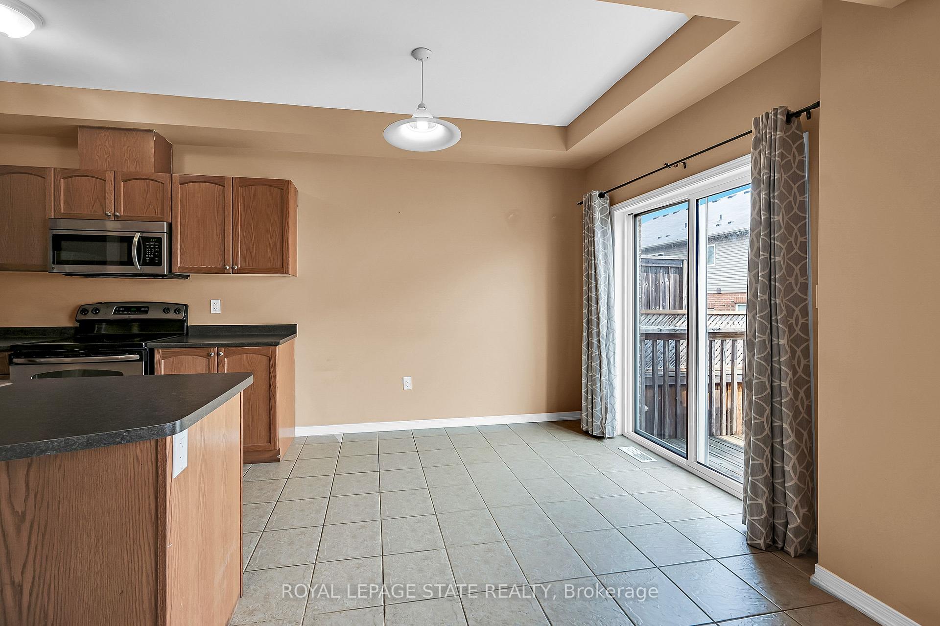Photo 15 of Unit 24, 170 Palacebeach Trail, Hamilton, Stoney Creek — HOMEH