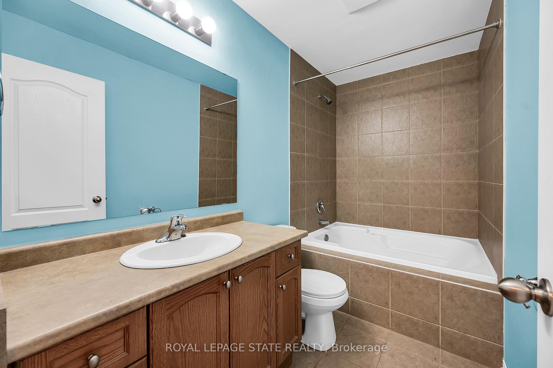 Photo 37 of Unit 24, 170 Palacebeach Trail, Hamilton, Stoney Creek — HOMEH