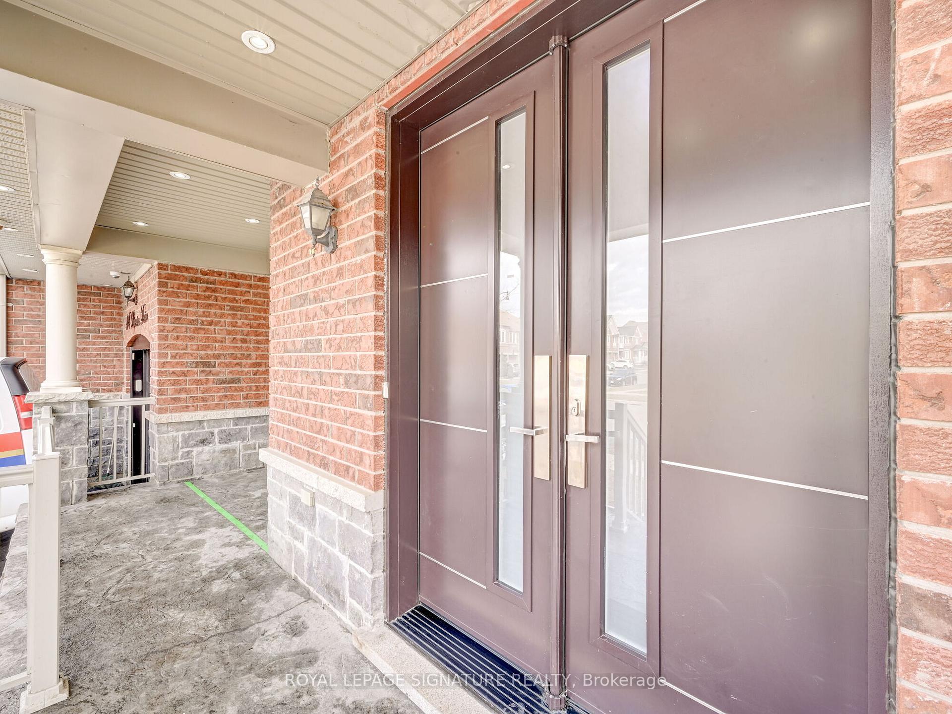 Photo 2 of 106 Naperton Drive E, Brampton, Sandringham-Wellington — HOMEH