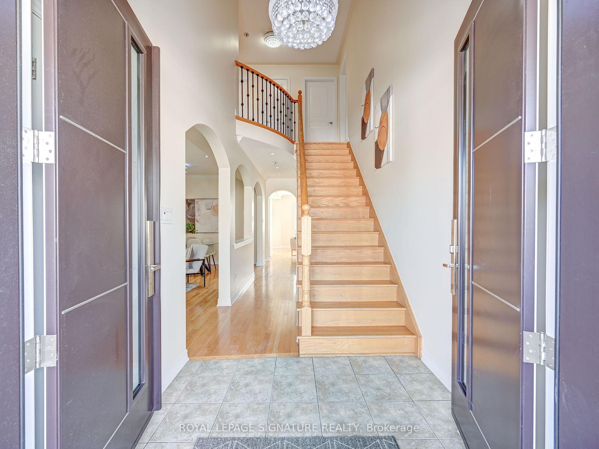 Photo 3 of 106 Naperton Drive E, Brampton, Sandringham-Wellington — HOMEH